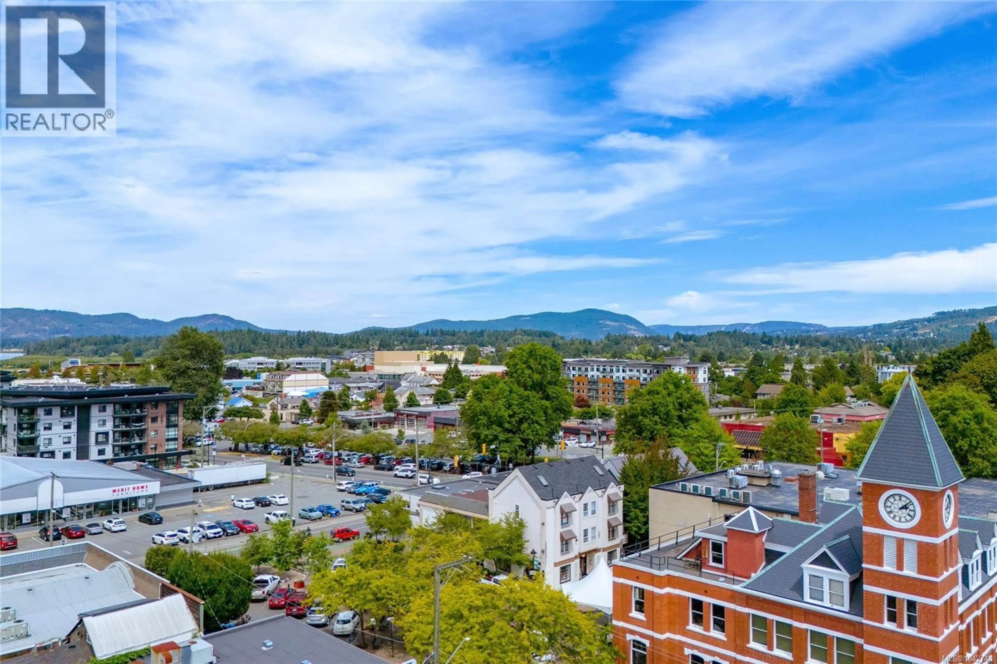 A pic from outside/outdoor area/front of a property/back of a property/a pic from drone, mountain view for 302 - 43 LOIS LANE, Duncan British Columbia V9L5H4
