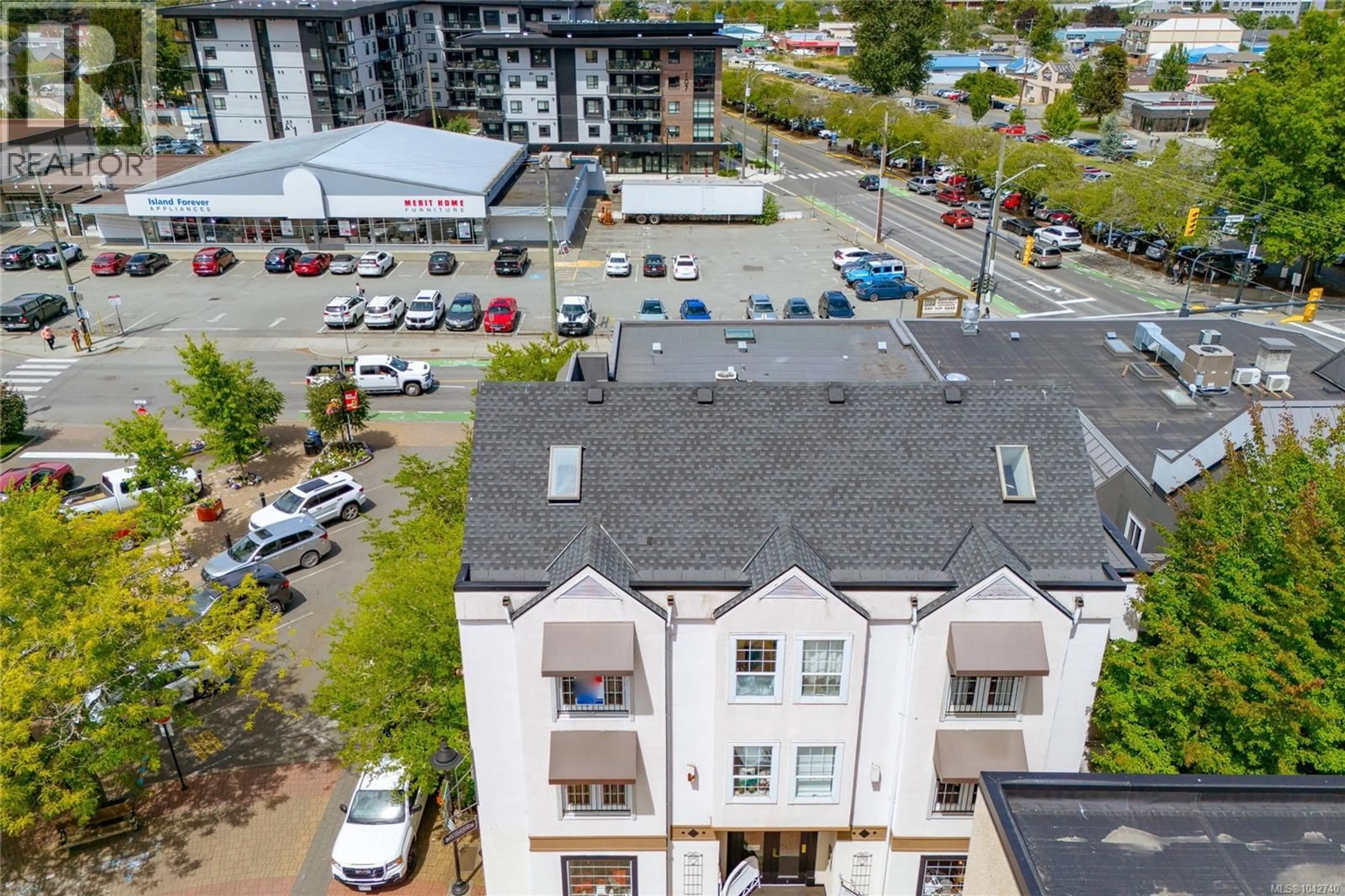 A pic from outside/outdoor area/front of a property/back of a property/a pic from drone, city buildings view from balcony for 302 - 43 LOIS LANE, Duncan British Columbia V9L5H4