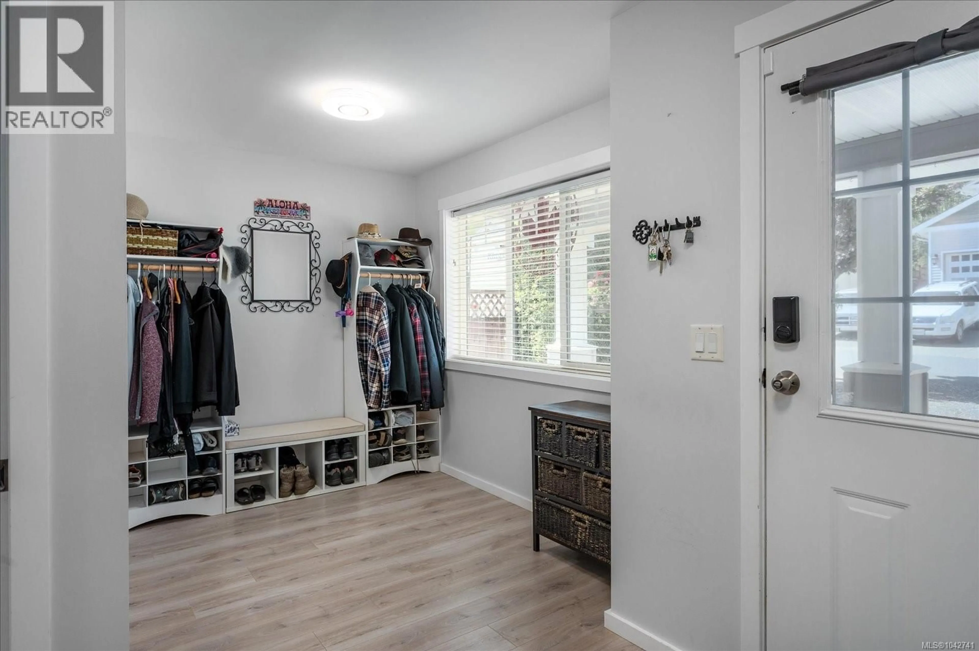 Indoor entryway for 621 OAKWOOD ROAD, Ladysmith British Columbia V9G2C1