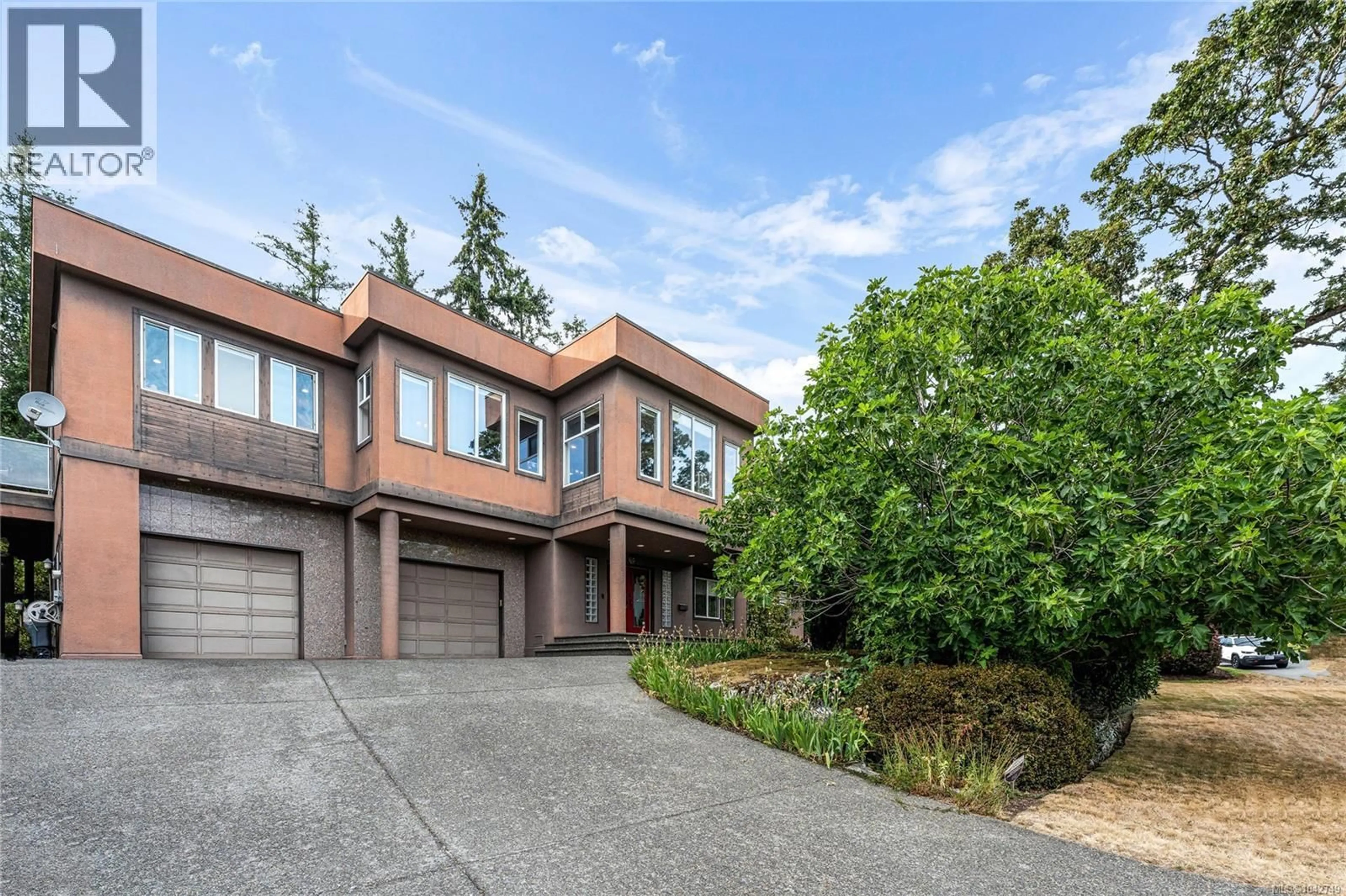 Home with brick exterior material, street for 1060 VALEWOOD TRAIL, Saanich British Columbia V8X5G7