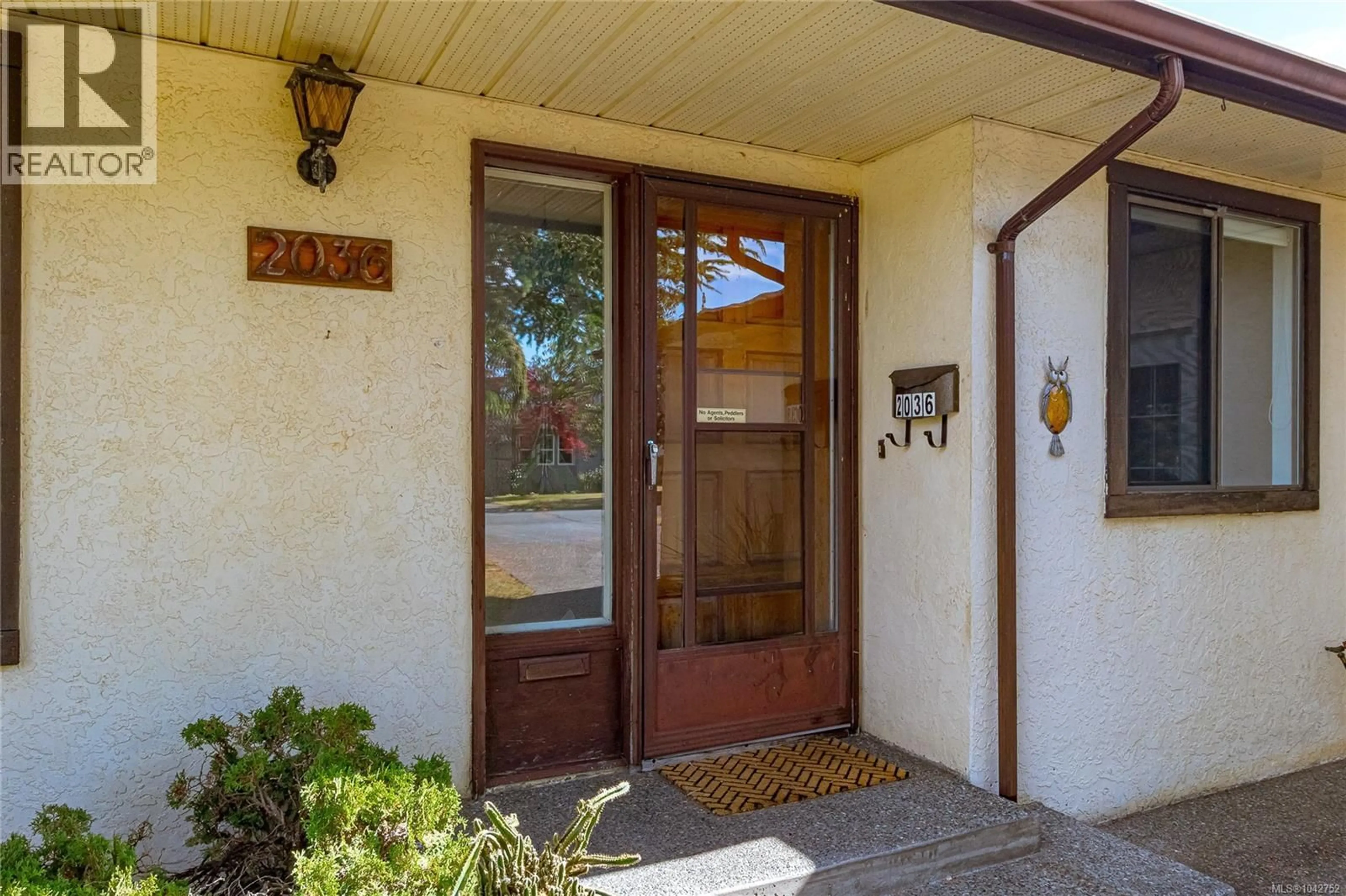 Indoor entryway for 2036 WINMEADOW PLACE, Sidney British Columbia V8L4S3
