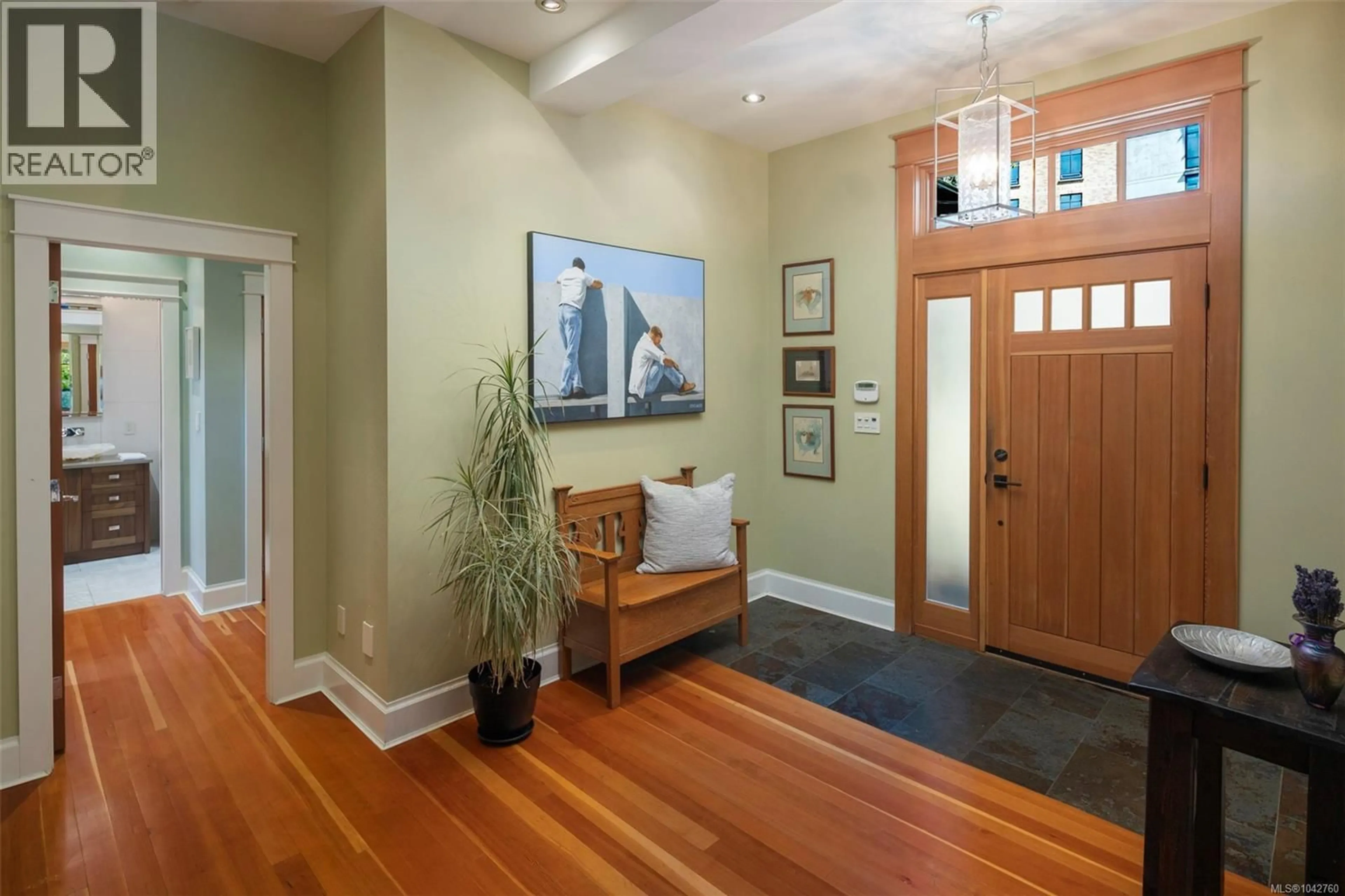 Indoor entryway for 1 - 849 DUNSMUIR ROAD, Esquimalt British Columbia V9A5B8
