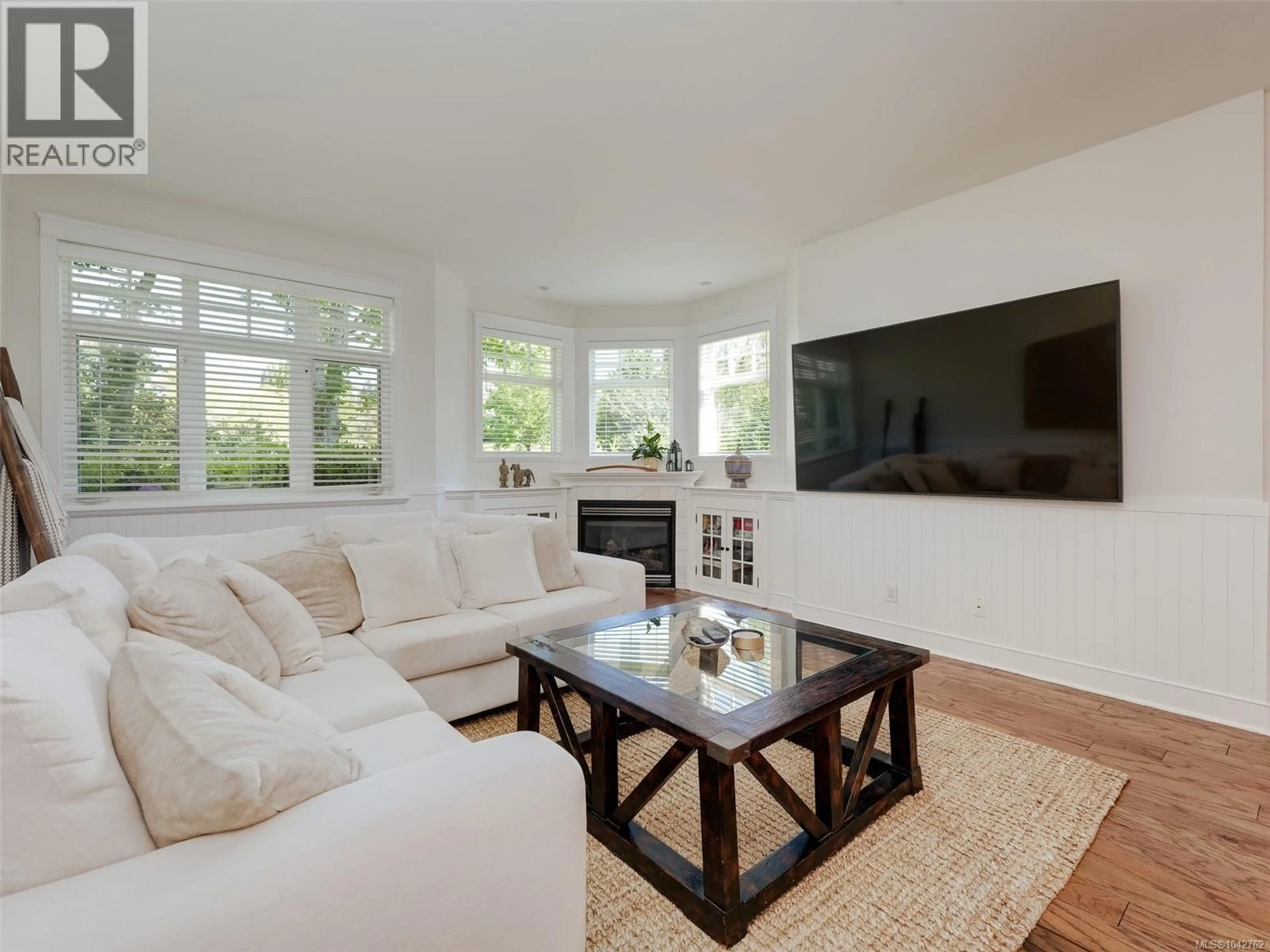 Living room with furniture, unknown for 569 CASELTON PLACE, Saanich British Columbia V8Z7Y5
