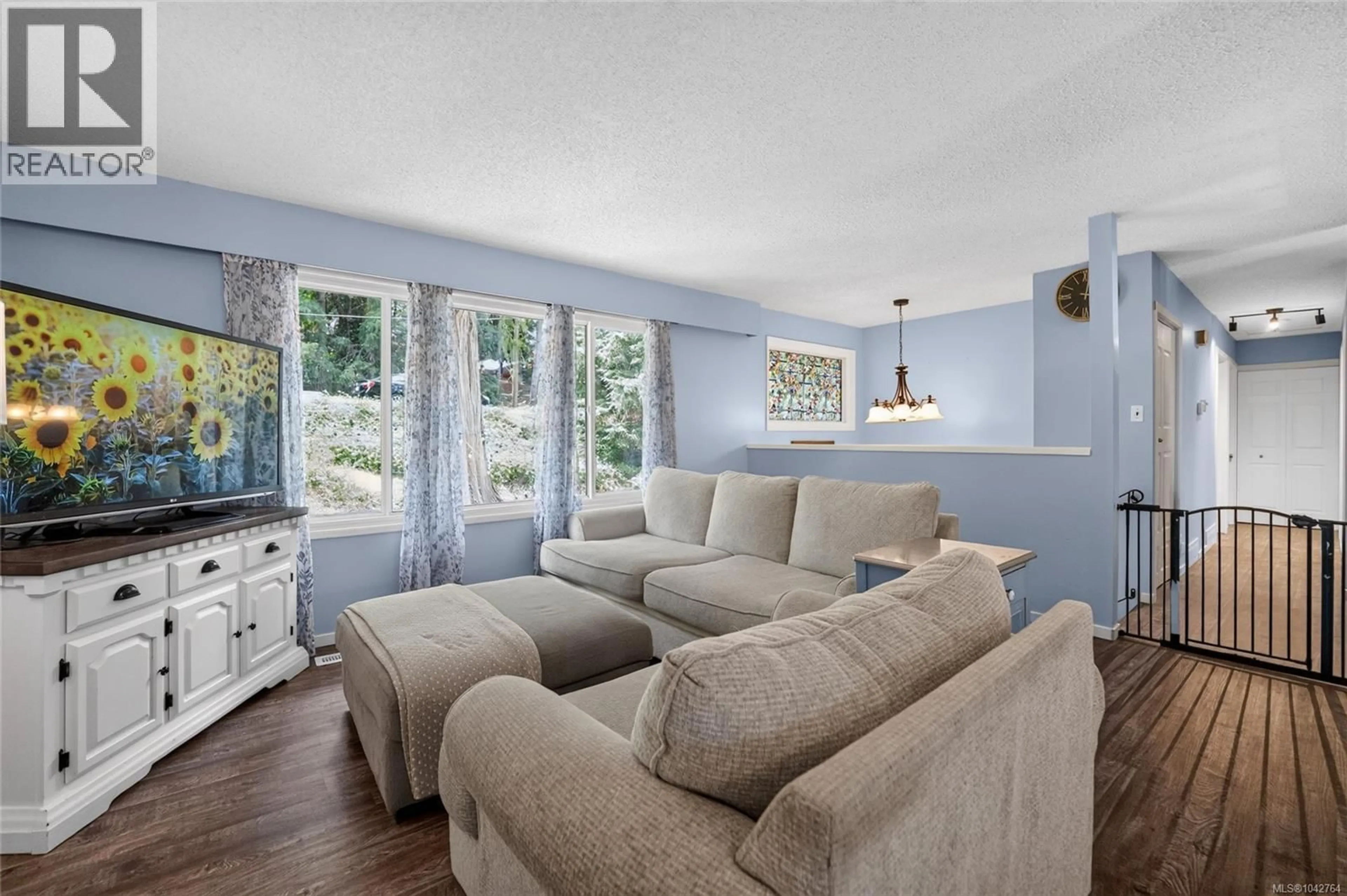 Living room with furniture, unknown for 2702 BEAVER CREEK CRESCENT, Nanaimo British Columbia V9T3K4
