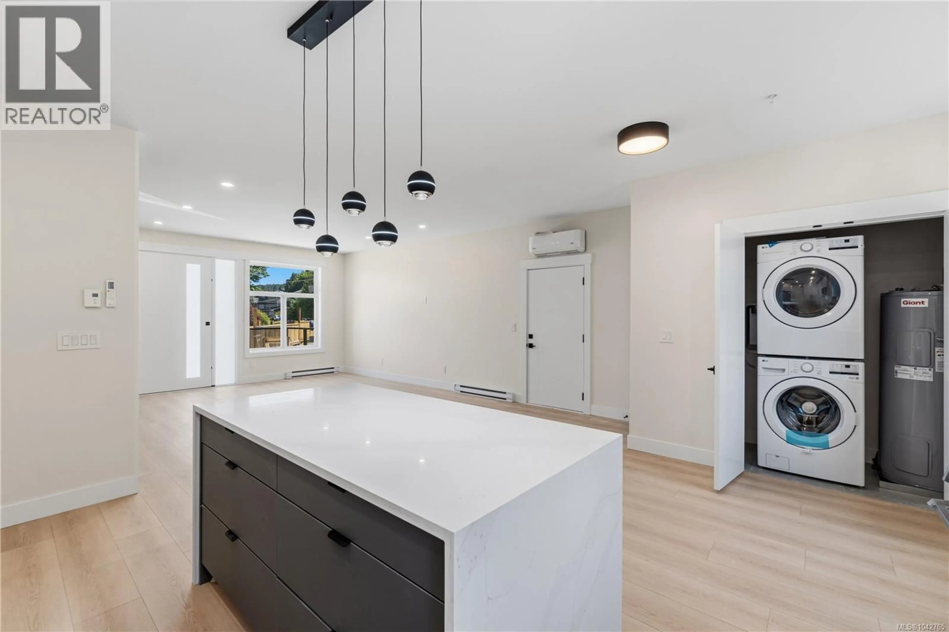 Open concept kitchen, unknown for 201 - 5311 TOMS TURNABOUT, Nanaimo British Columbia V9T5M9