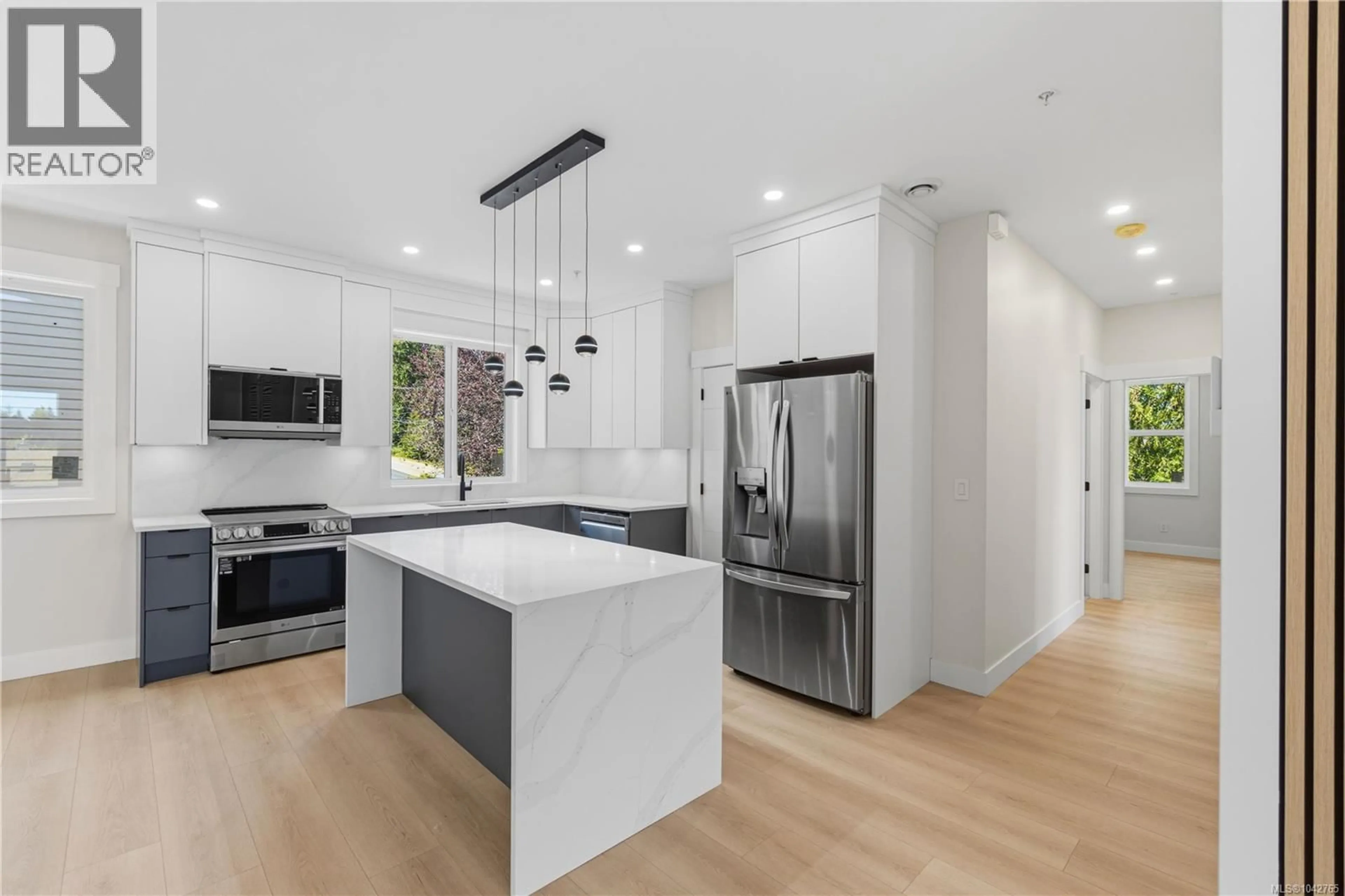 Contemporary kitchen, unknown for 201 - 5311 TOMS TURNABOUT, Nanaimo British Columbia V9T5M9