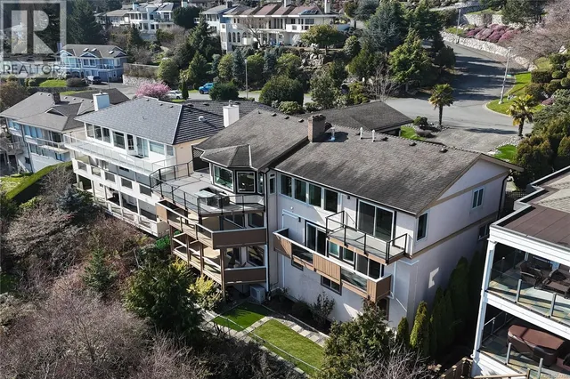 972 SEAPEARL PLACE, Saanich 5