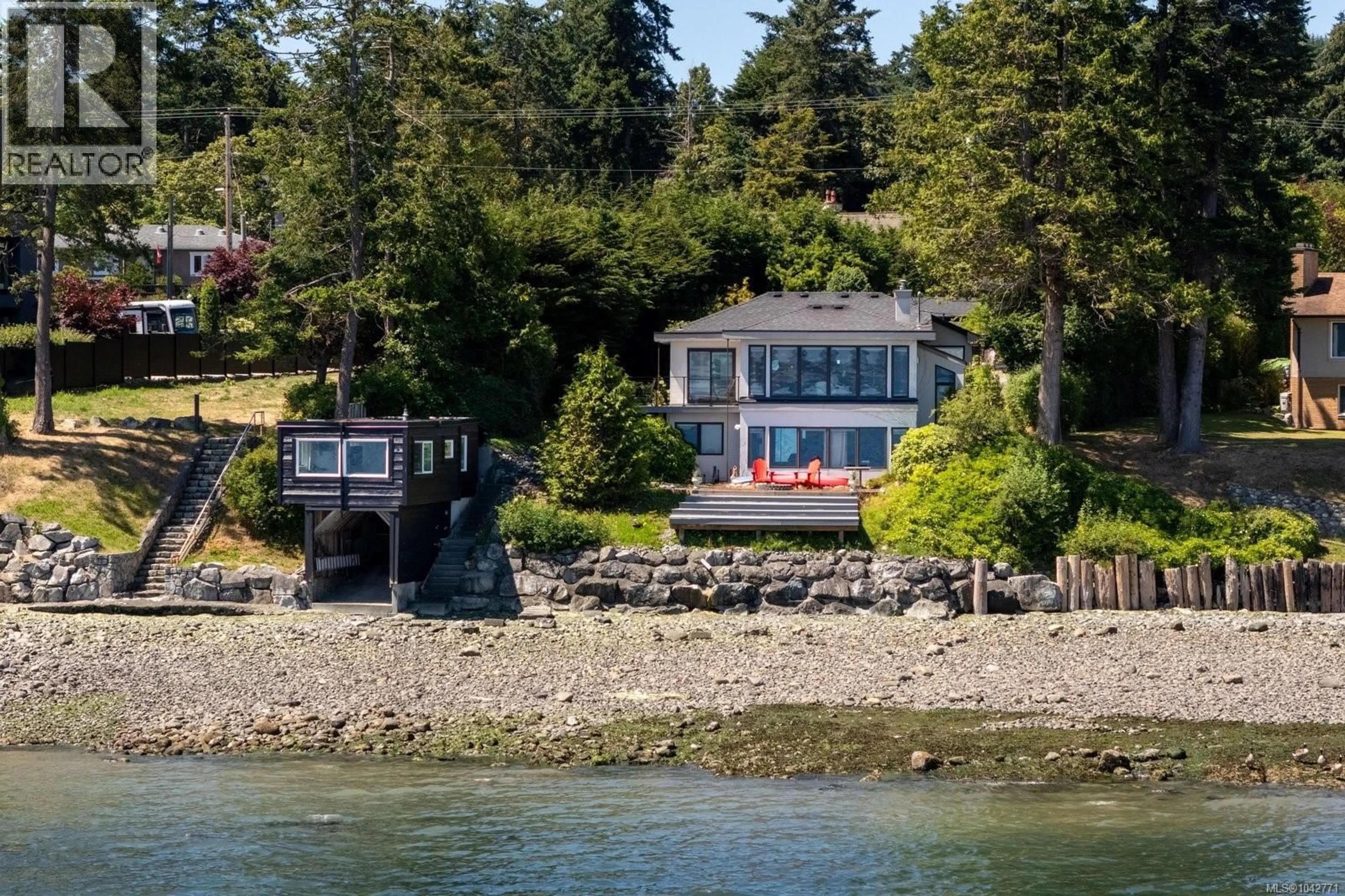 Home with vinyl exterior material, water/lake/river/ocean view for 8543 LOCHSIDE DRIVE, North Saanich British Columbia V8L1M5