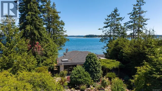 8543 LOCHSIDE DRIVE, North Saanich 4
