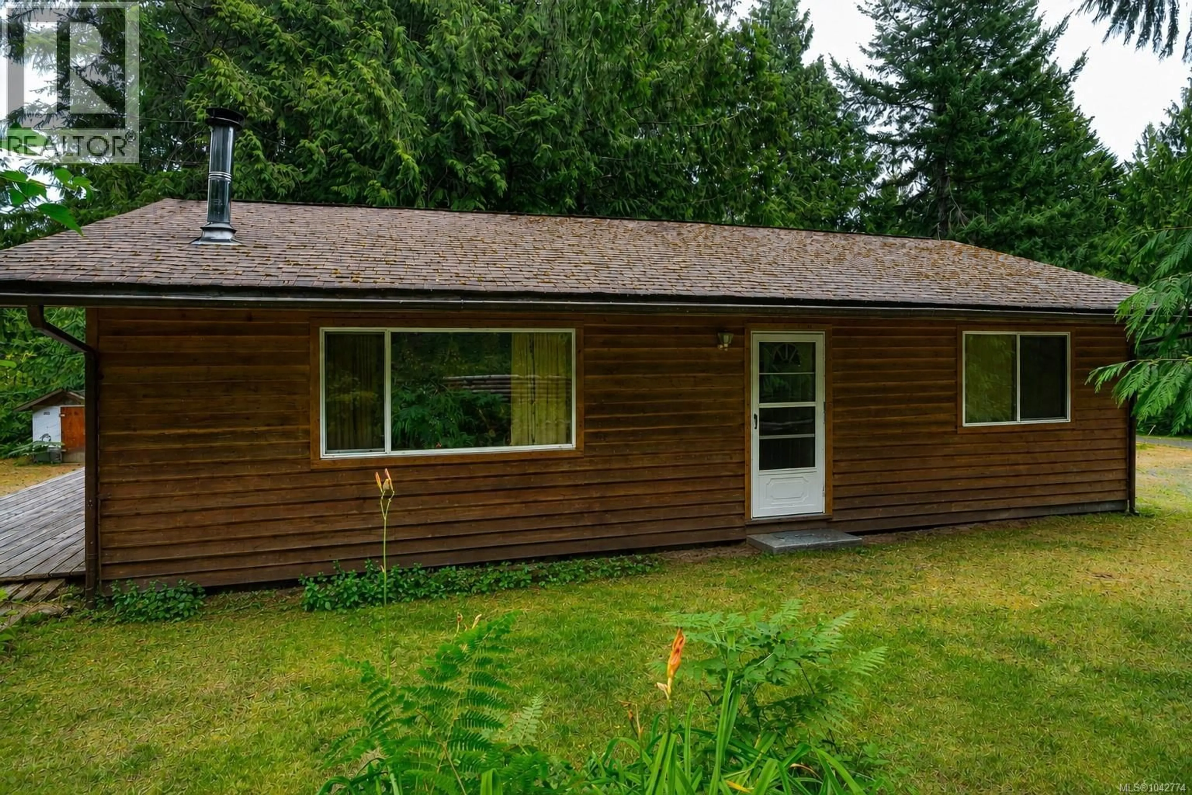 Home with vinyl exterior material, unknown for 740 SPIDER LAKE ROAD, Qualicum Beach British Columbia V9K2L7