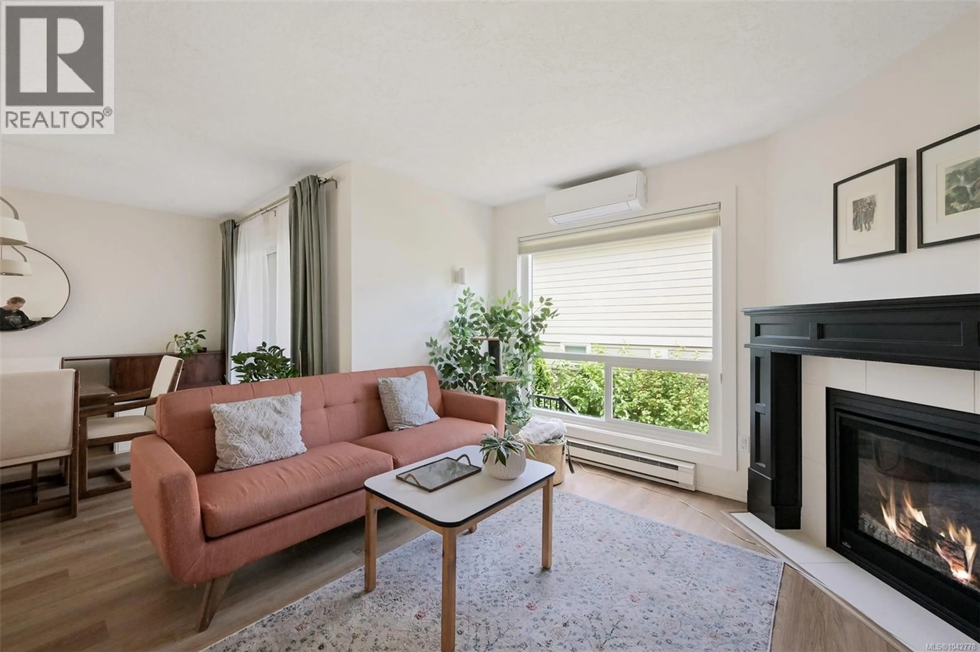 Living room with furniture, unknown for 7 - 947 CALEDONIA AVENUE, Victoria British Columbia V8T1E8