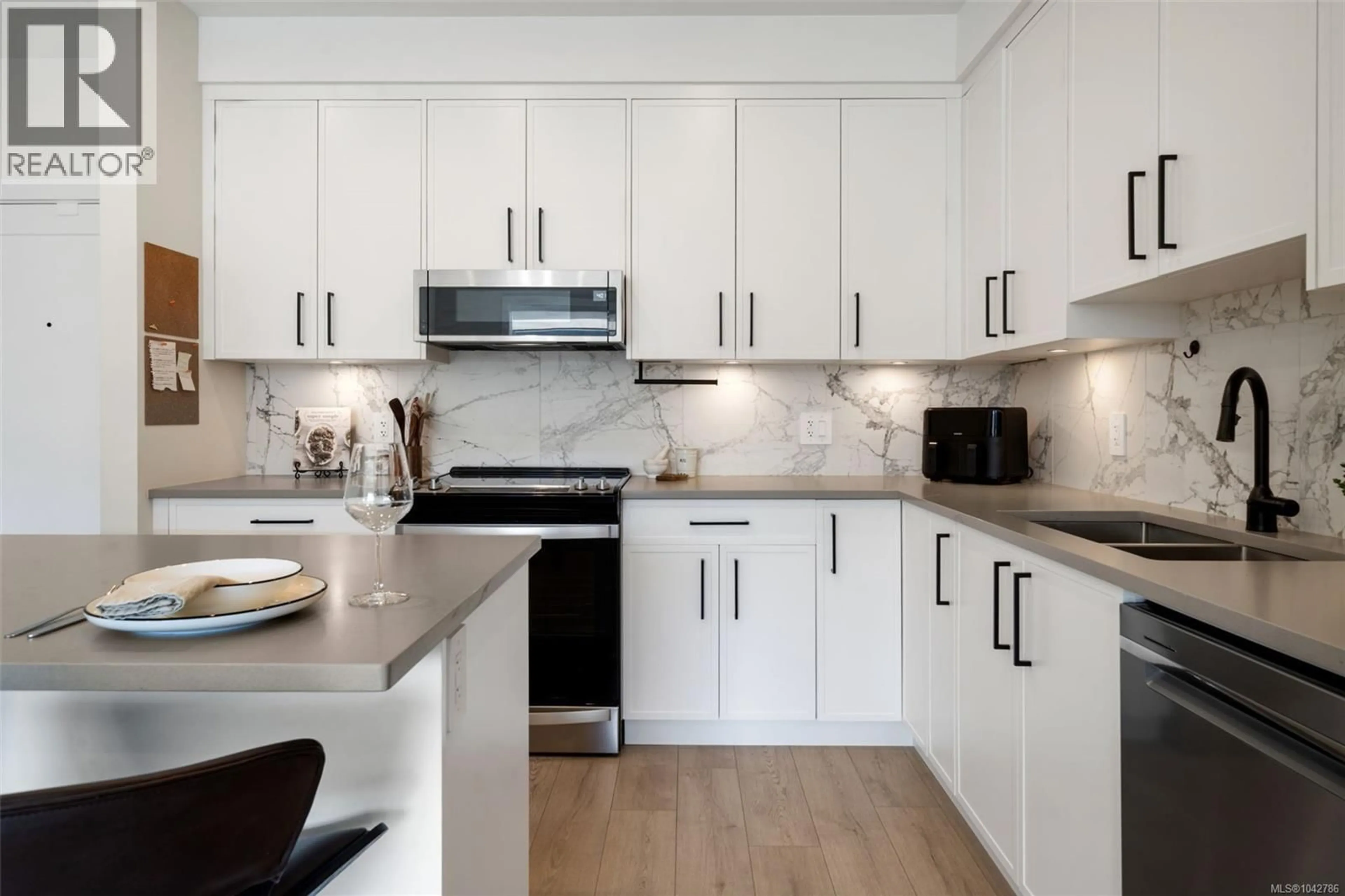 Contemporary kitchen, unknown for 306 - 1371 GOLDSTREAM AVENUE, Langford British Columbia V9B7B4
