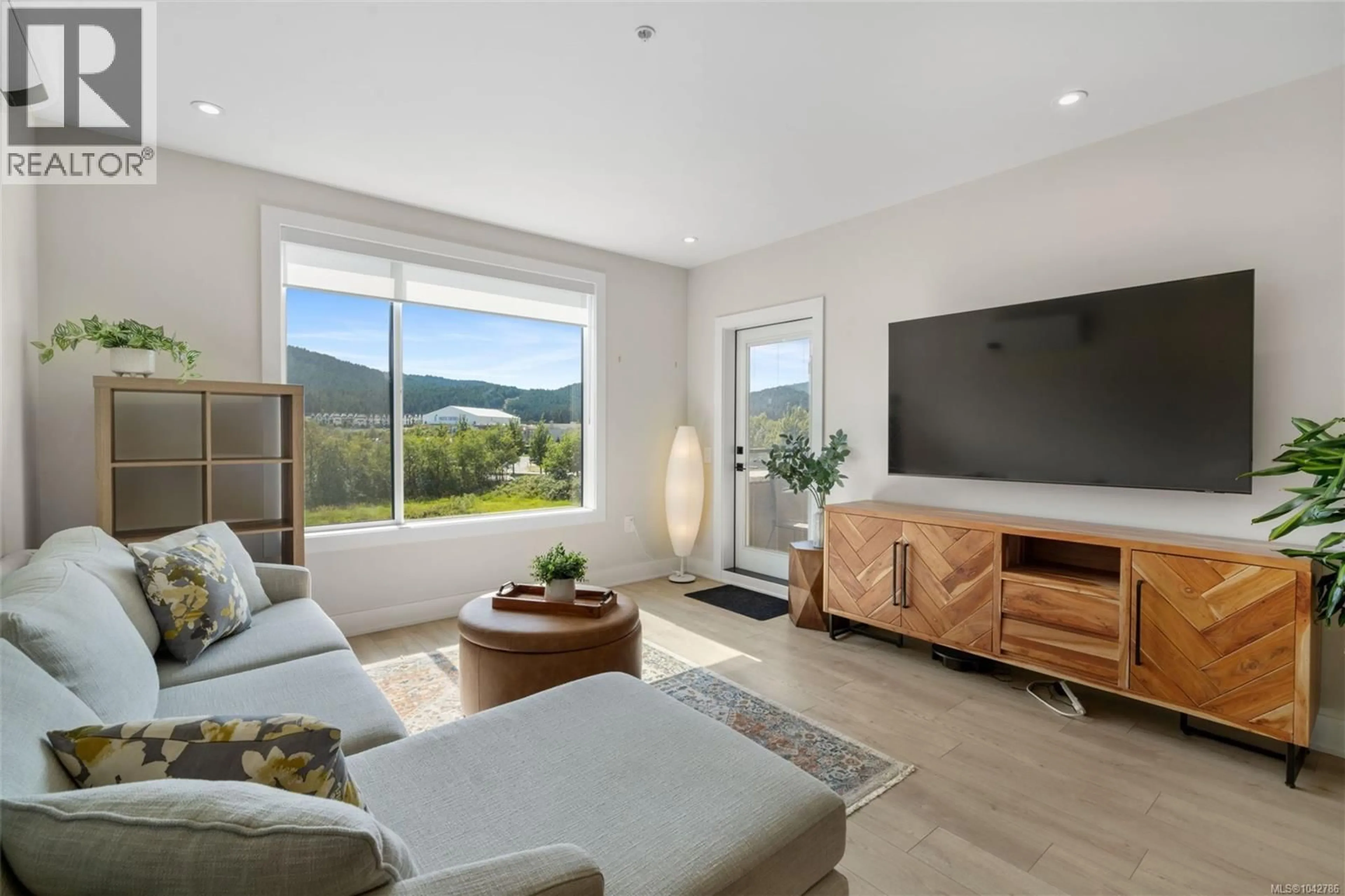 Living room with furniture, unknown for 306 - 1371 GOLDSTREAM AVENUE, Langford British Columbia V9B7B4