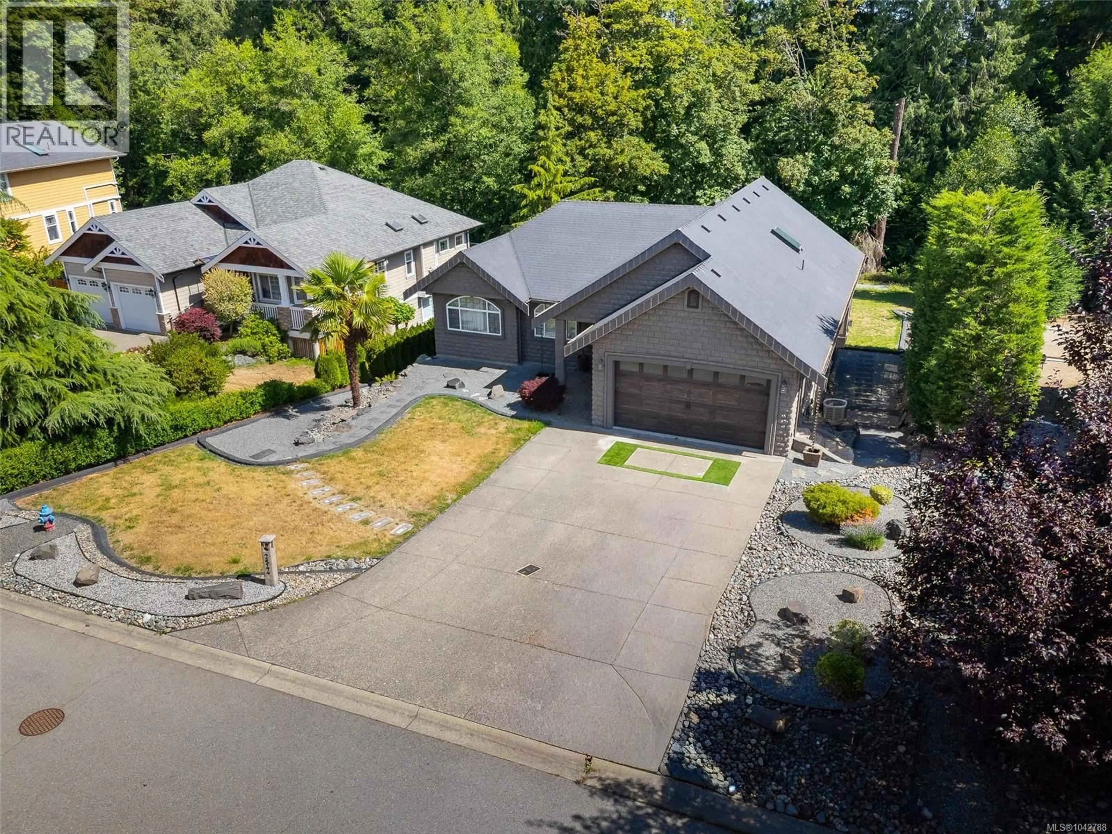 A pic from outside/outdoor area/front of a property/back of a property/a pic from drone, street for 2544 KINNOULL CRESCENT, Mill Bay British Columbia V8H1H3