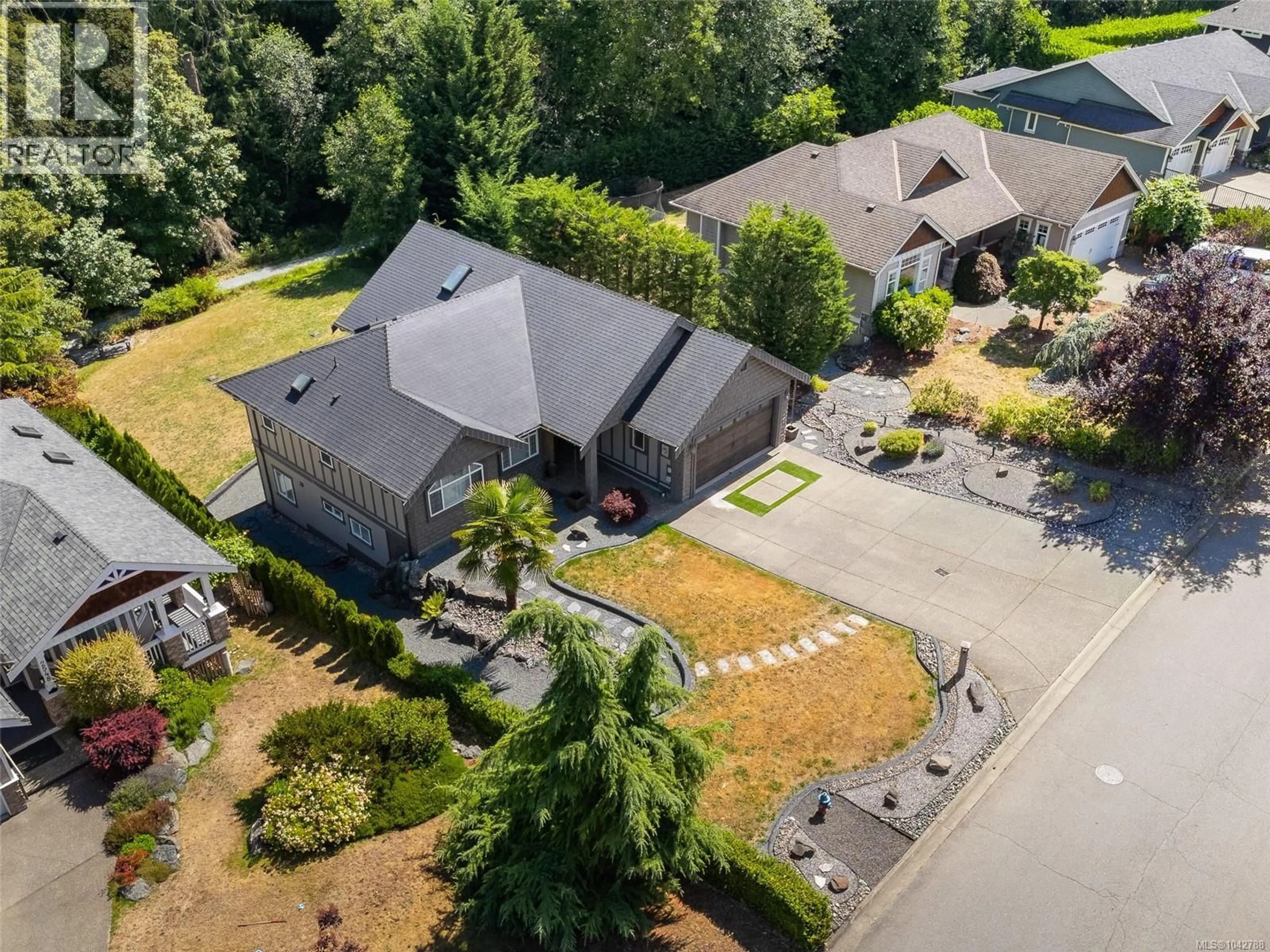 A pic from outside/outdoor area/front of a property/back of a property/a pic from drone, street for 2544 KINNOULL CRESCENT, Mill Bay British Columbia V8H1H3