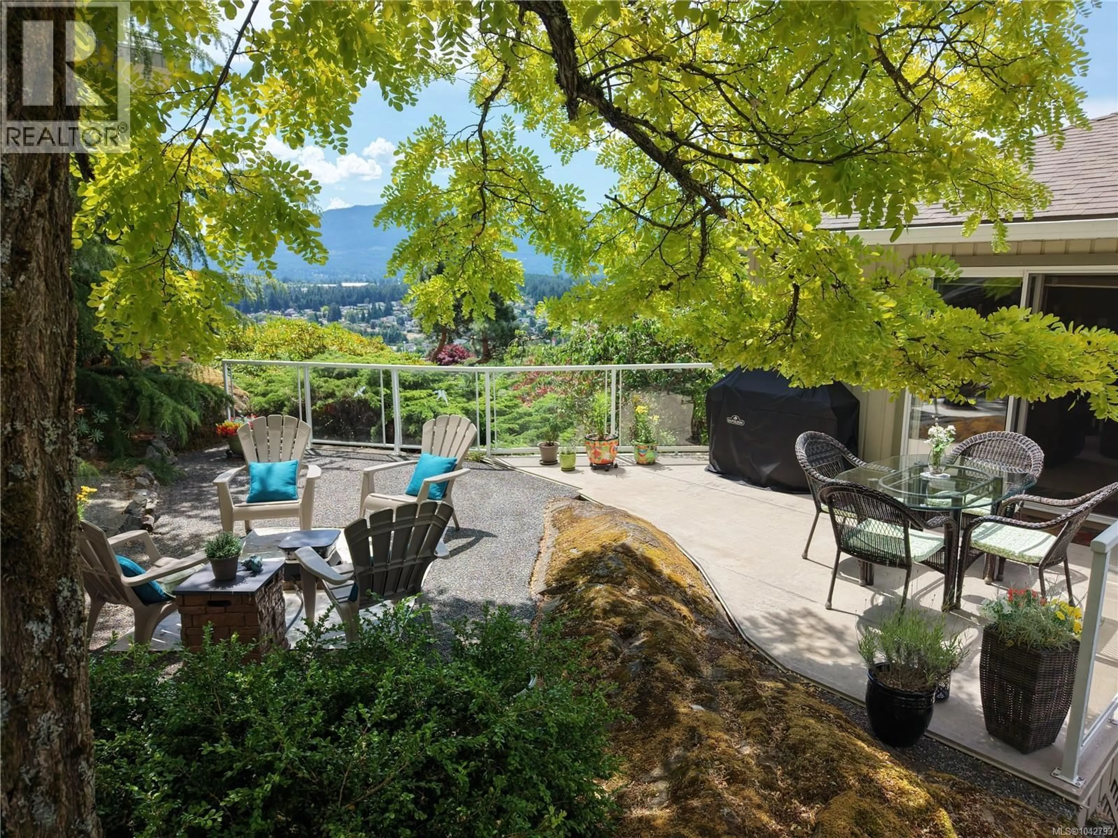 Patio, water/lake/river/ocean view for 3255 FOLKESTONE DRIVE, Nanaimo British Columbia V9T5V2