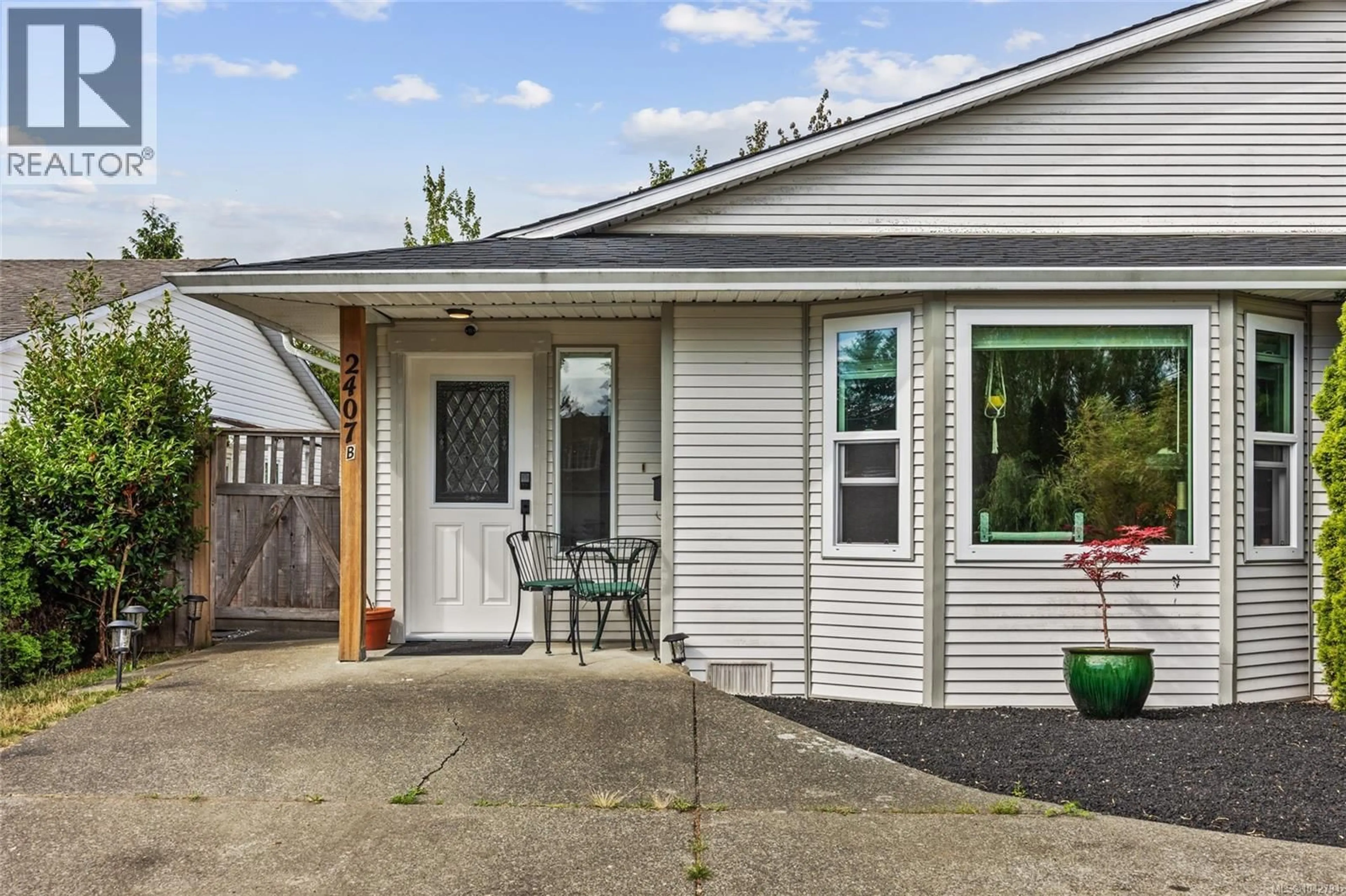 Home with vinyl exterior material, street for B - 2407 WILLEMAR AVENUE, Courtenay British Columbia V9N3M8