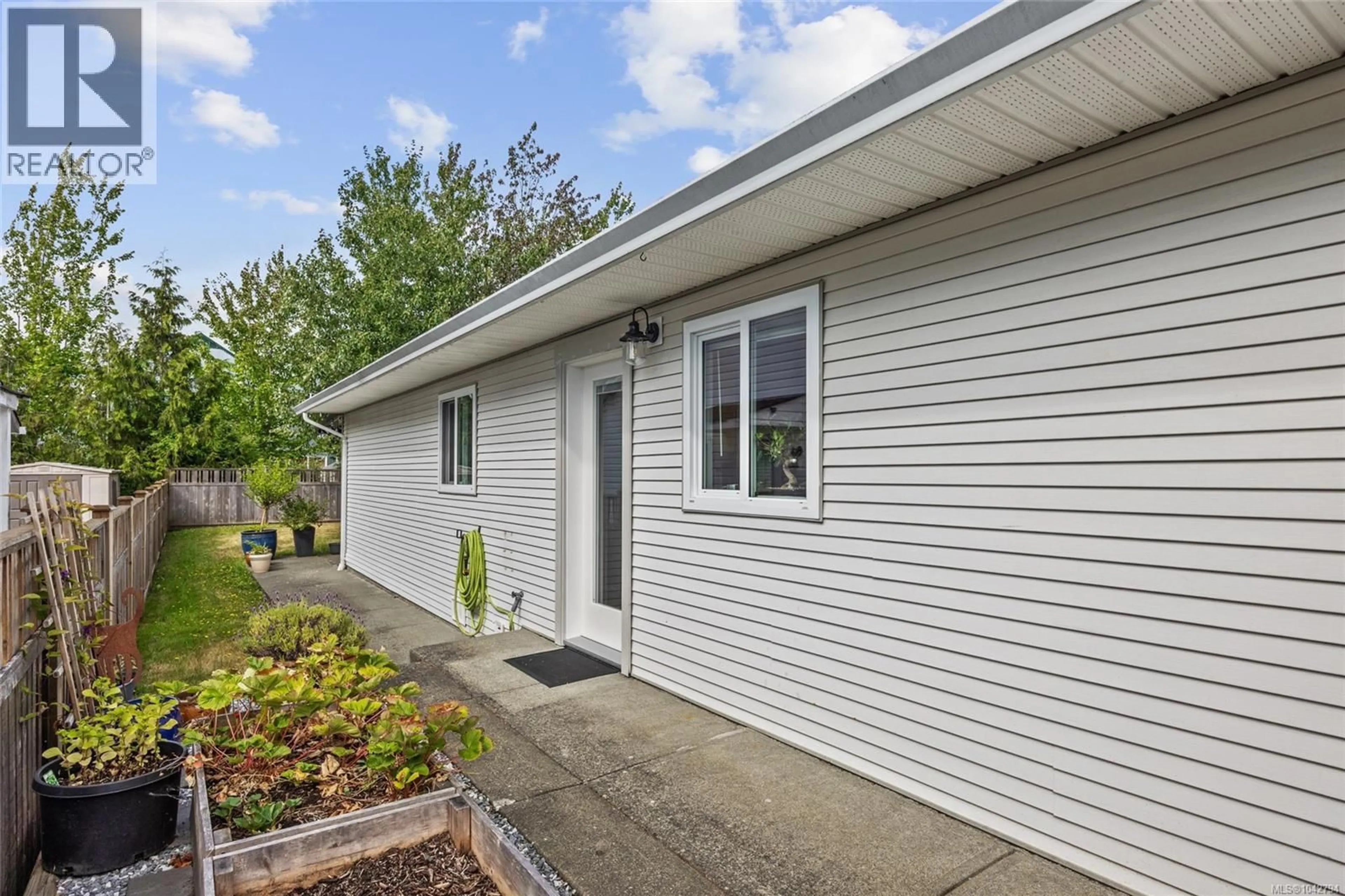 Home with vinyl exterior material, street for B - 2407 WILLEMAR AVENUE, Courtenay British Columbia V9N3M8