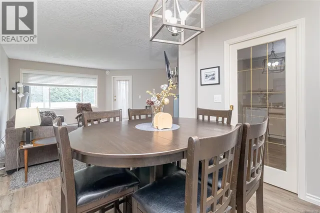 204 - 3931 SHELBOURNE STREET, Saanich 2