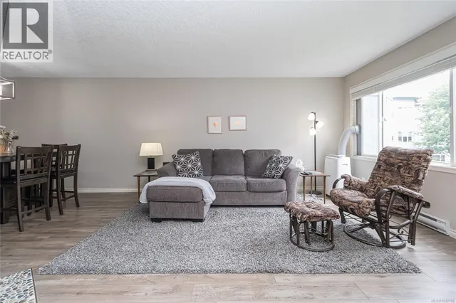 204 - 3931 SHELBOURNE STREET, Saanich 3