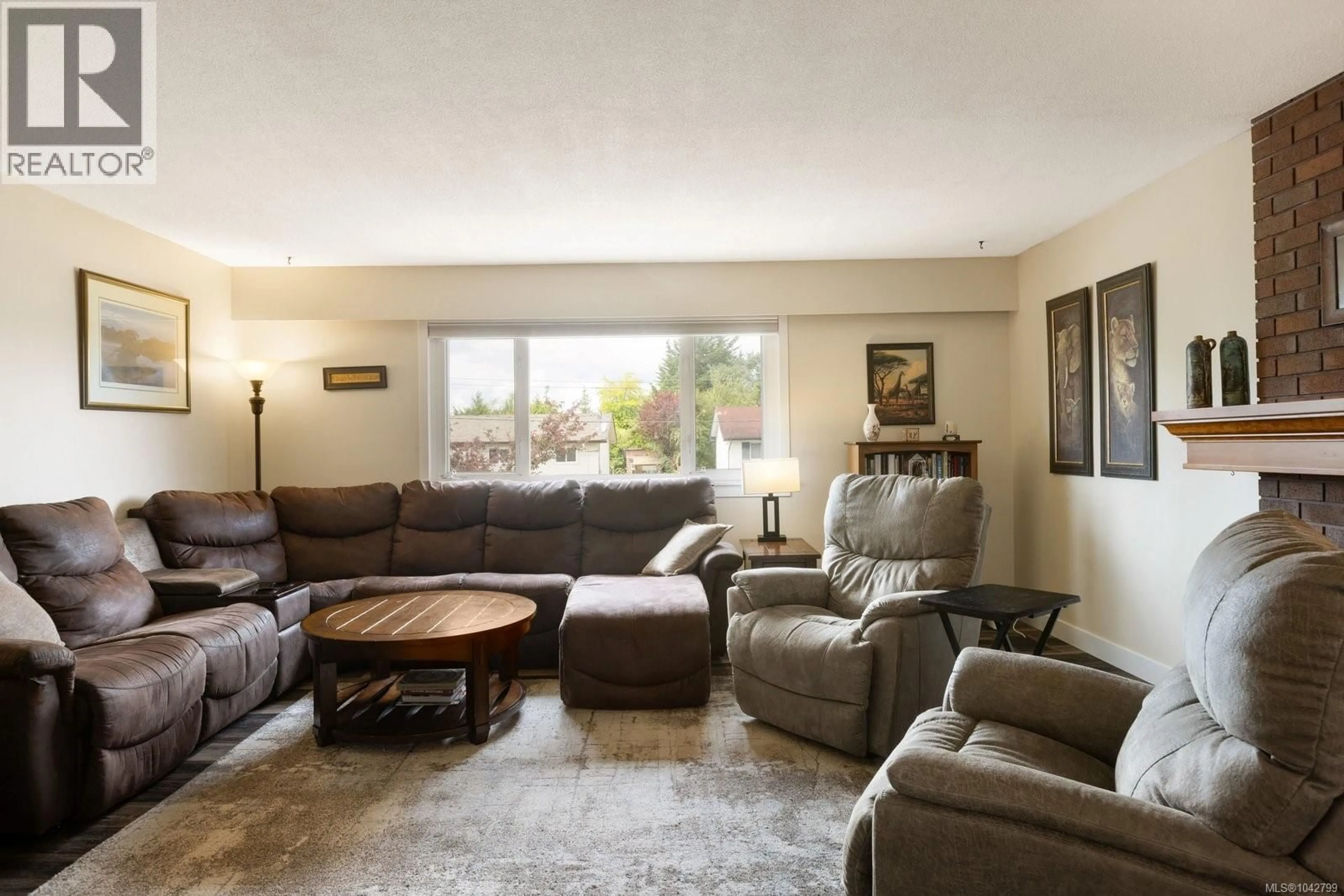 Living room with furniture, unknown for 10019 SIDDALL ROAD, Sidney British Columbia V8L3M1