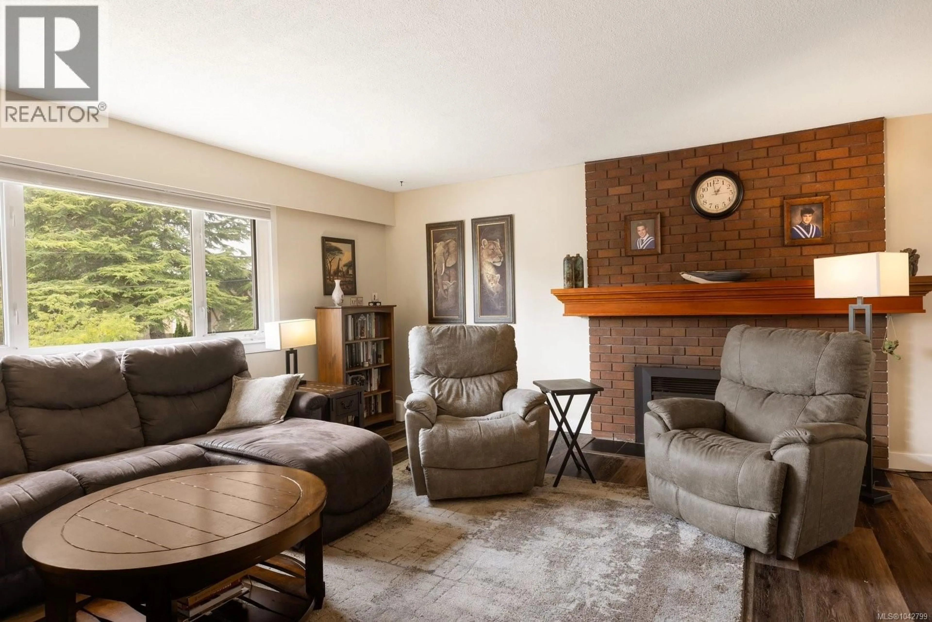 Living room with furniture, unknown for 10019 SIDDALL ROAD, Sidney British Columbia V8L3M1