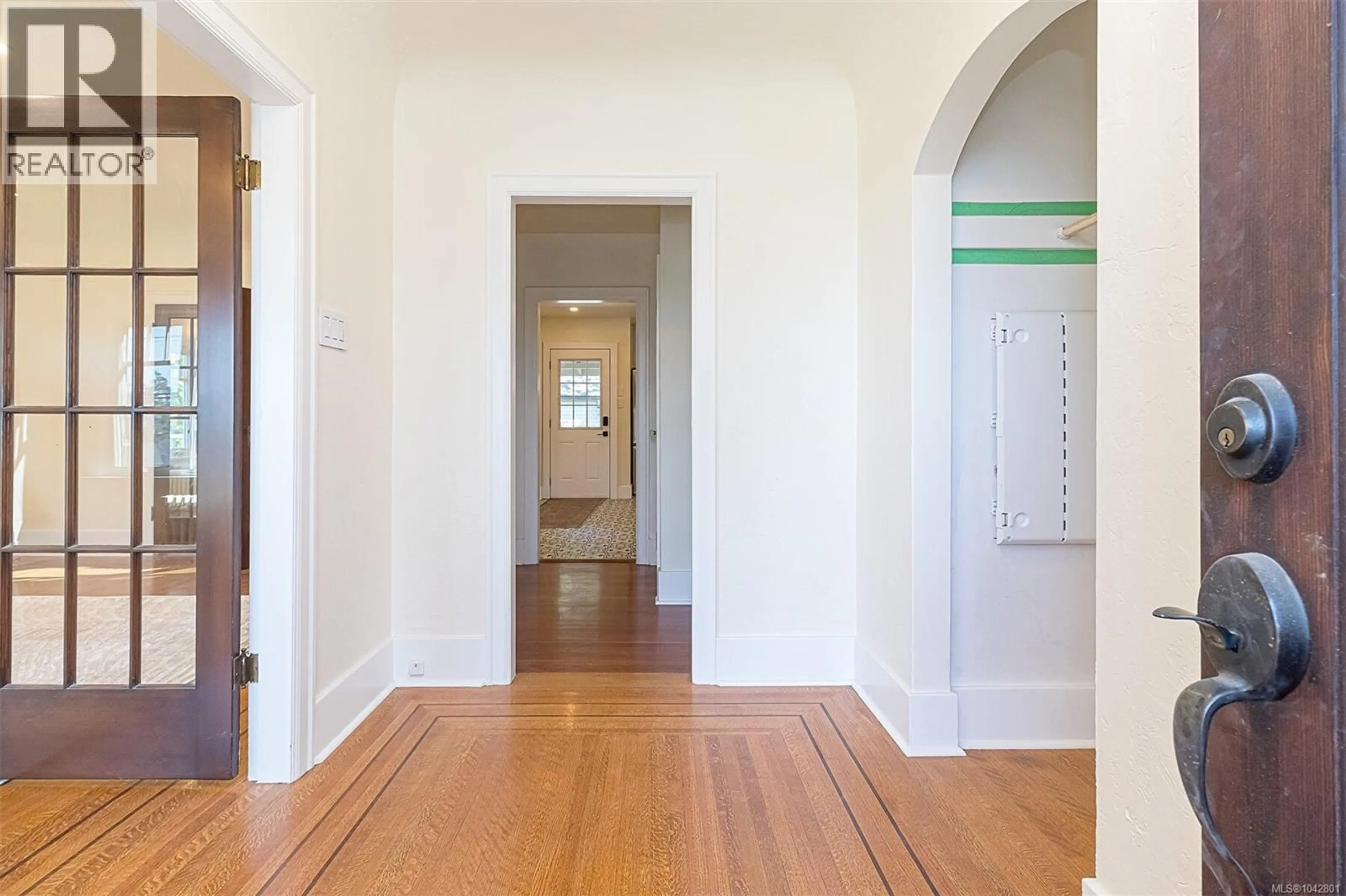 Indoor entryway for 1276 VISTA HEIGHTS, Victoria British Columbia V8T2J1