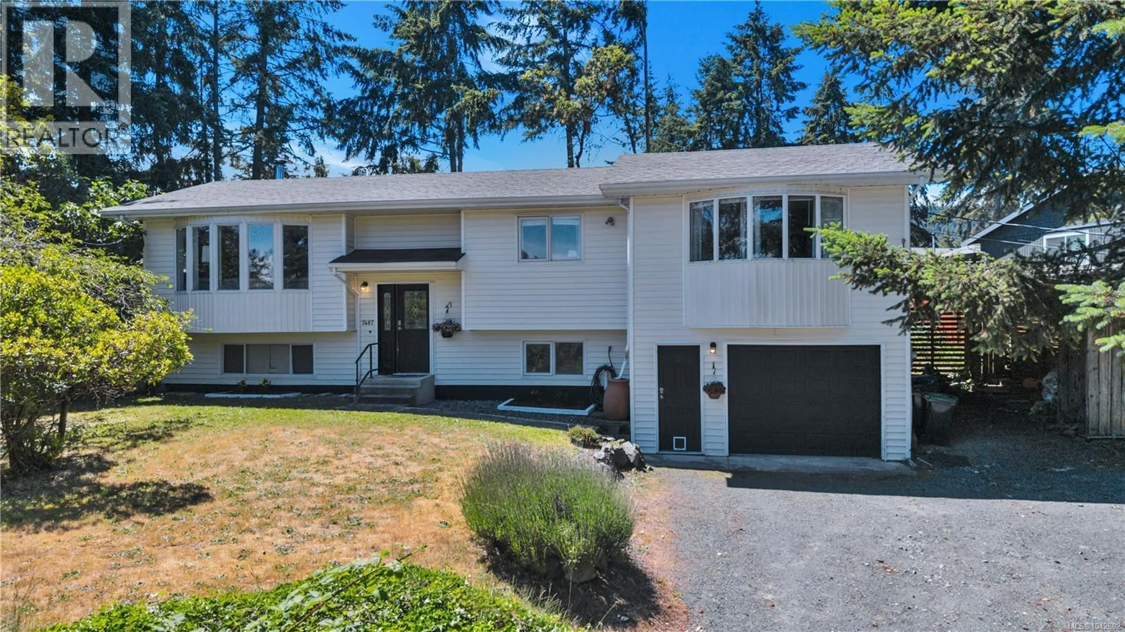 Home with vinyl exterior material, street for 7487 FOREST TURN WAY, Lantzville British Columbia V0R2H0