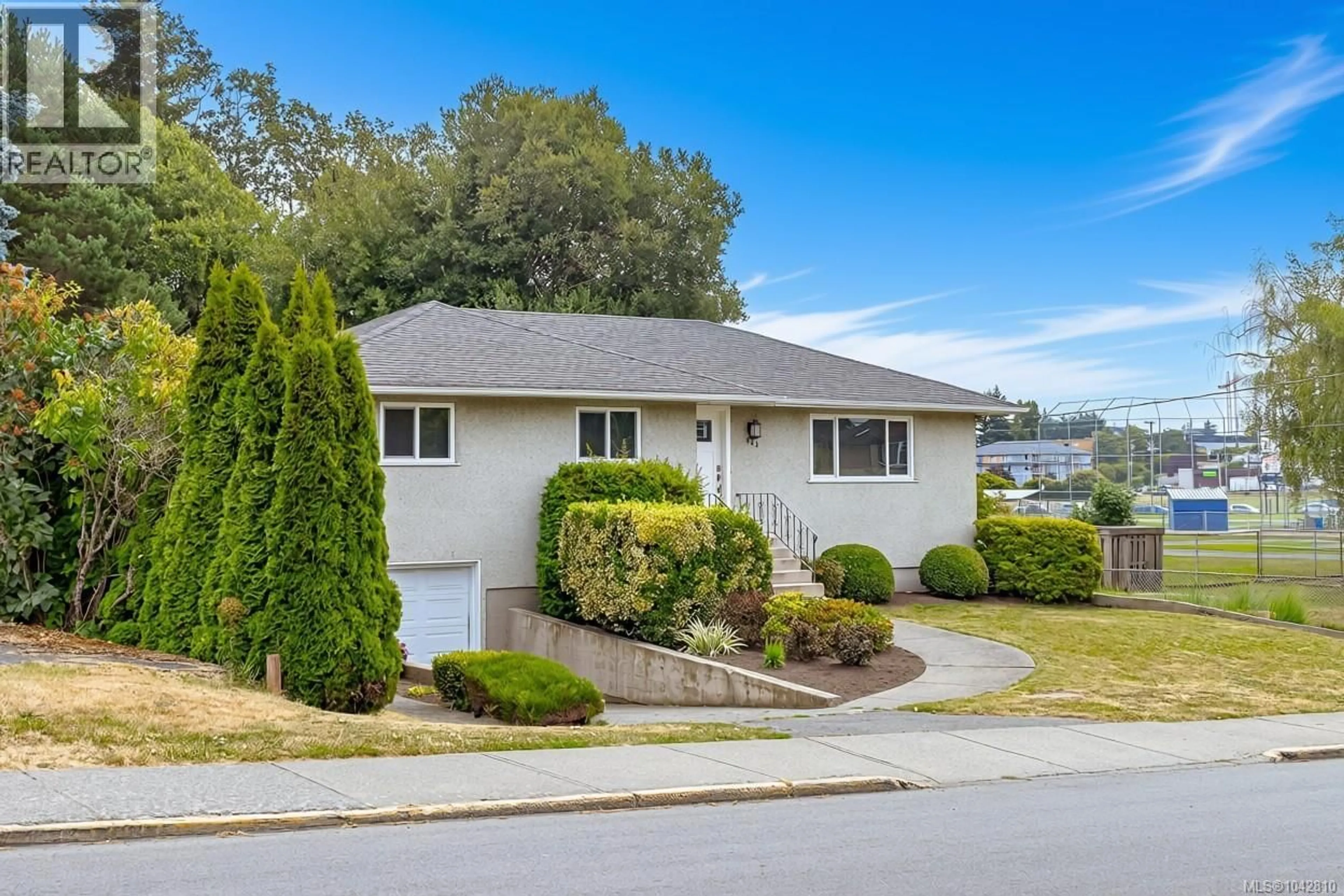 Home with vinyl exterior material, water/lake/river/ocean view for 883 LAMPSON STREET, Esquimalt British Columbia V9A6B6