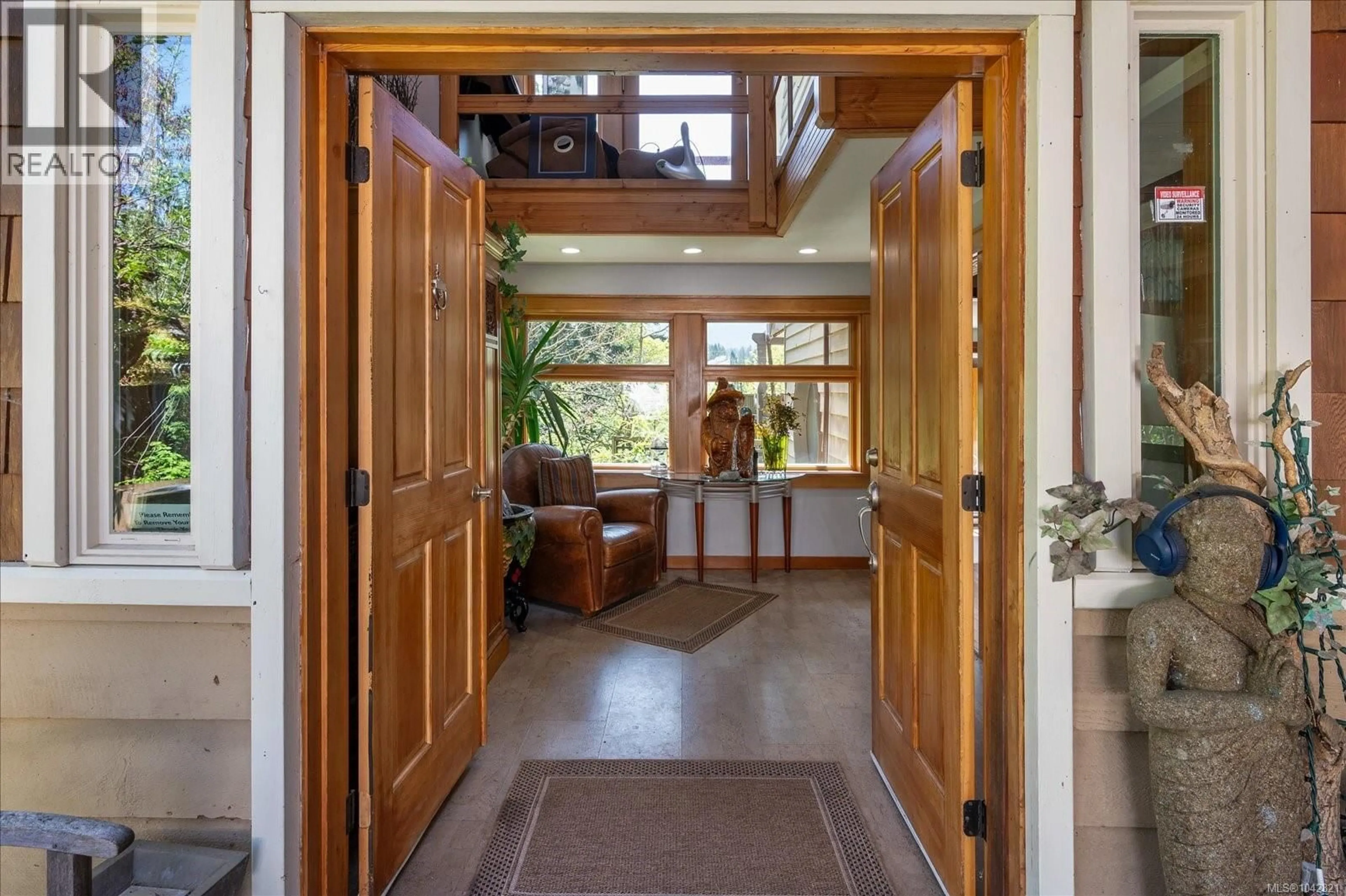 Indoor foyer for 2091 EAST WELLINGTON ROAD, Nanaimo British Columbia V9S5V2