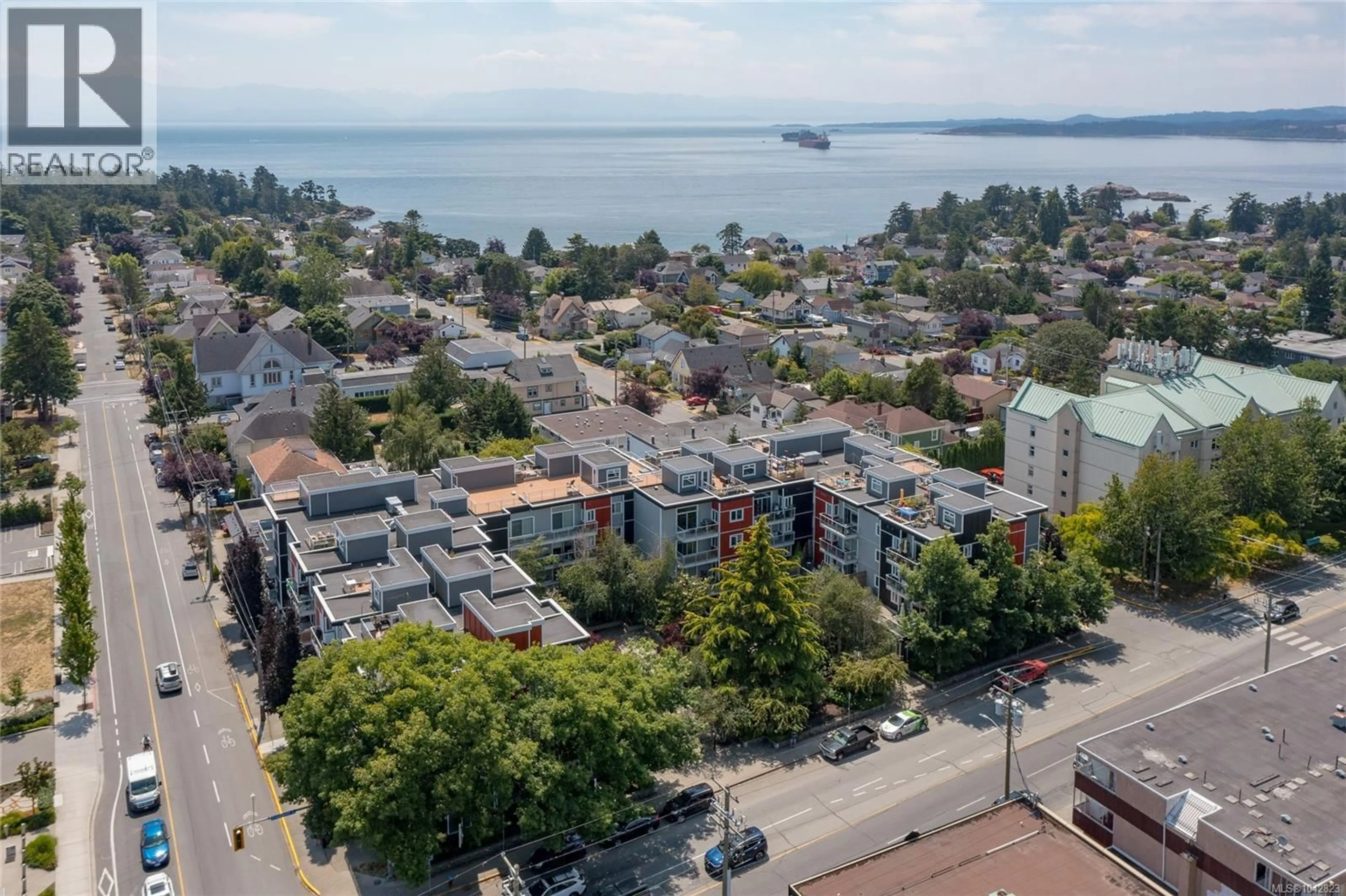 A pic from outside/outdoor area/front of a property/back of a property/a pic from drone, unknown for 320 - 1315 ESQUIMALT ROAD, Esquimalt British Columbia V9A3P5