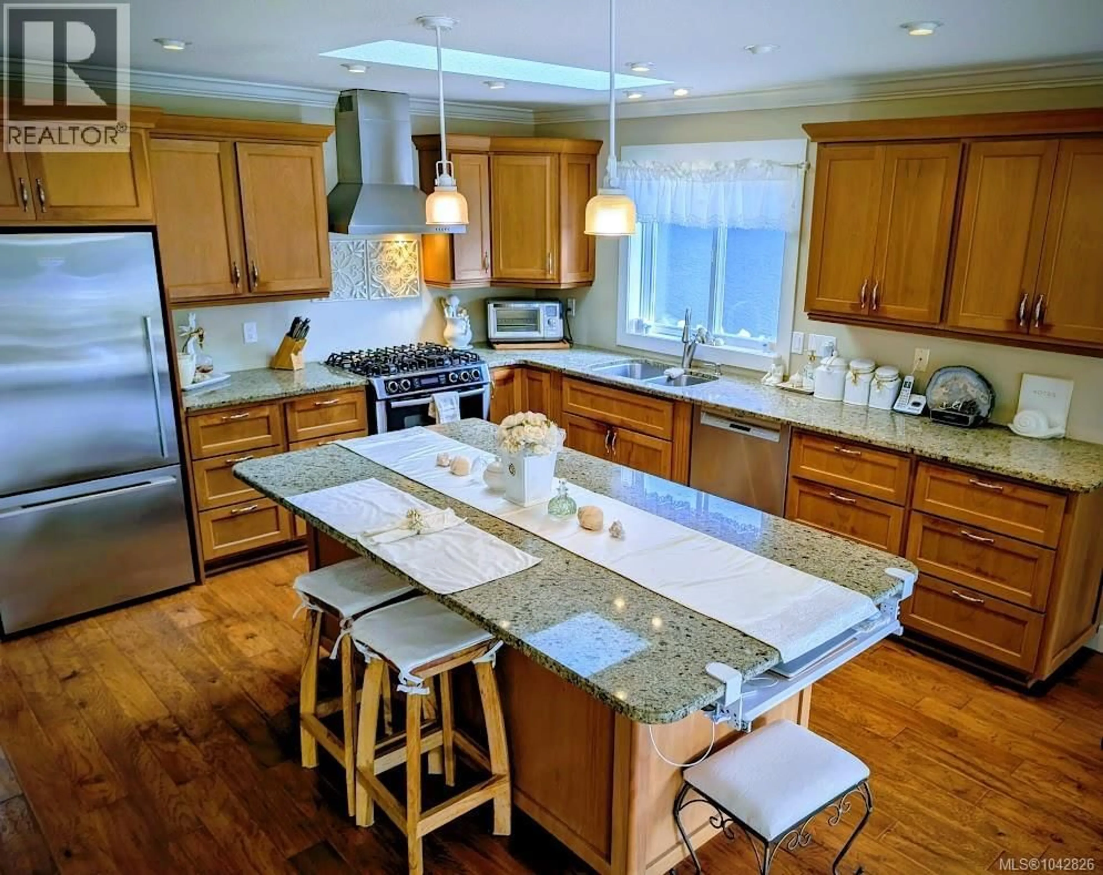 Open concept kitchen, ceramic/tile floor for 1307 OCEANSIDE DRIVE, Qualicum Beach British Columbia V9K2K4
