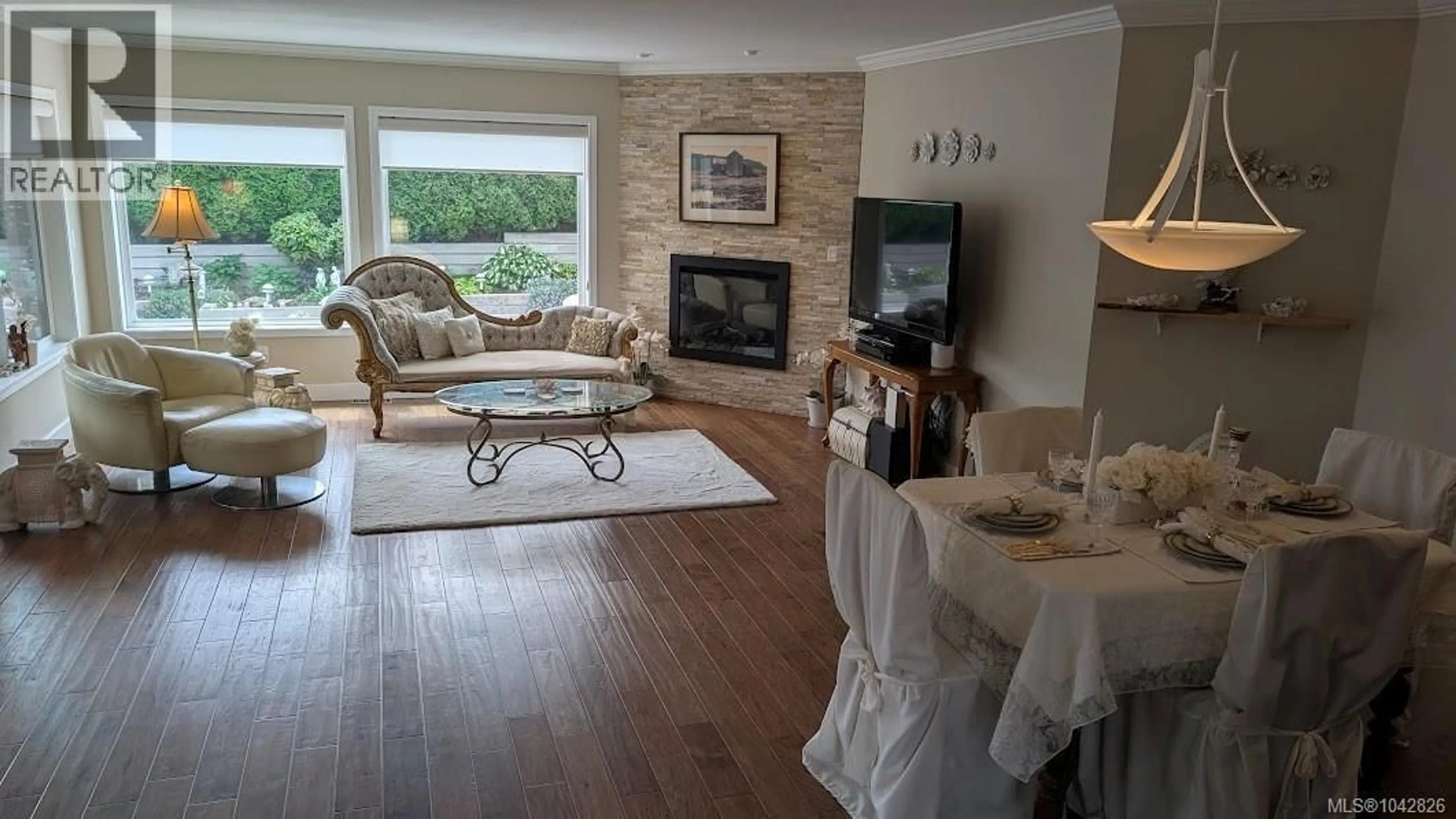 Living room with furniture, unknown for 1307 OCEANSIDE DRIVE, Qualicum Beach British Columbia V9K2K4