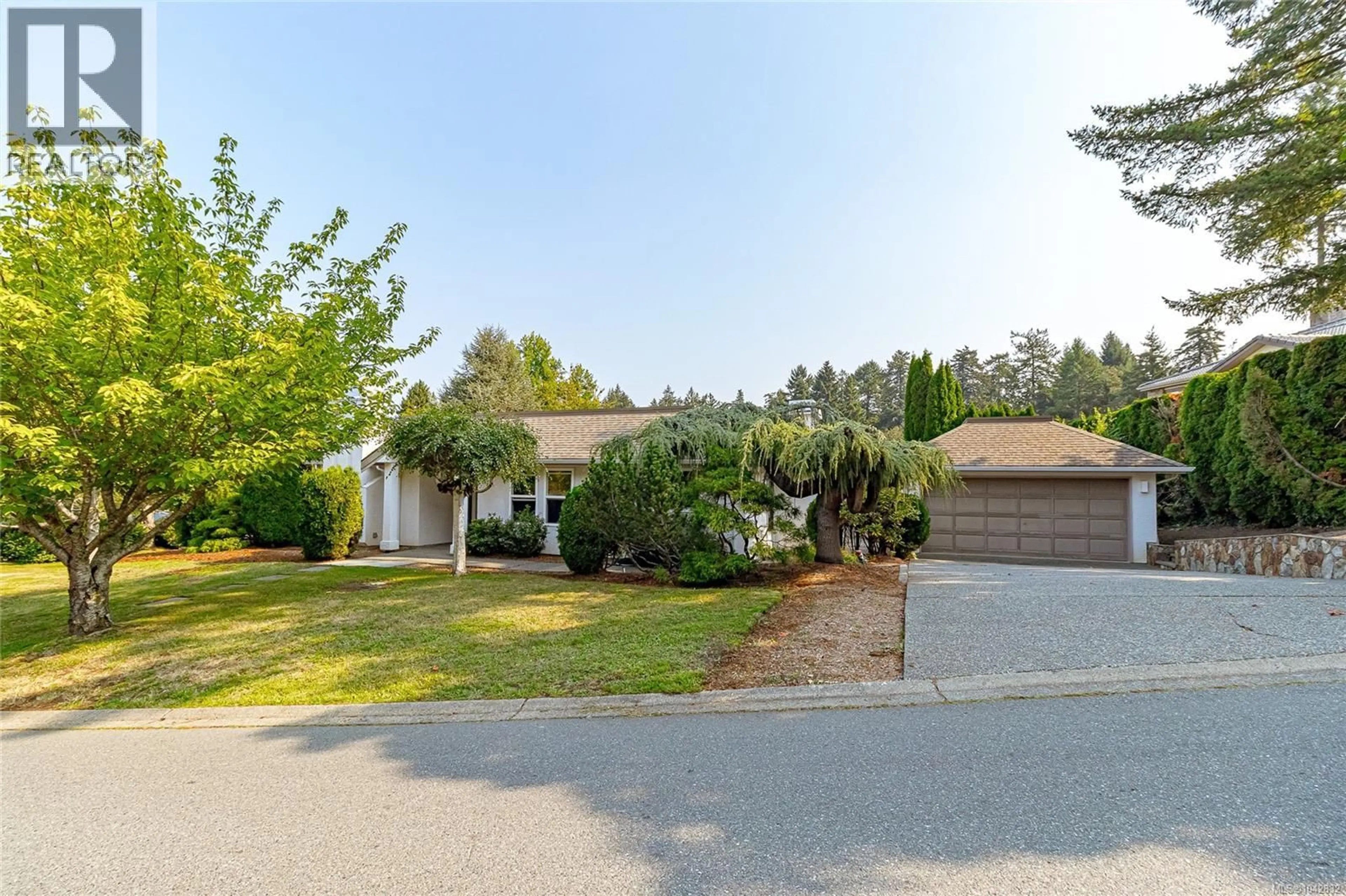 A pic from outside/outdoor area/front of a property/back of a property/a pic from drone, street for 1096 VALEWOOD TRAIL, Saanich British Columbia V8X5E3