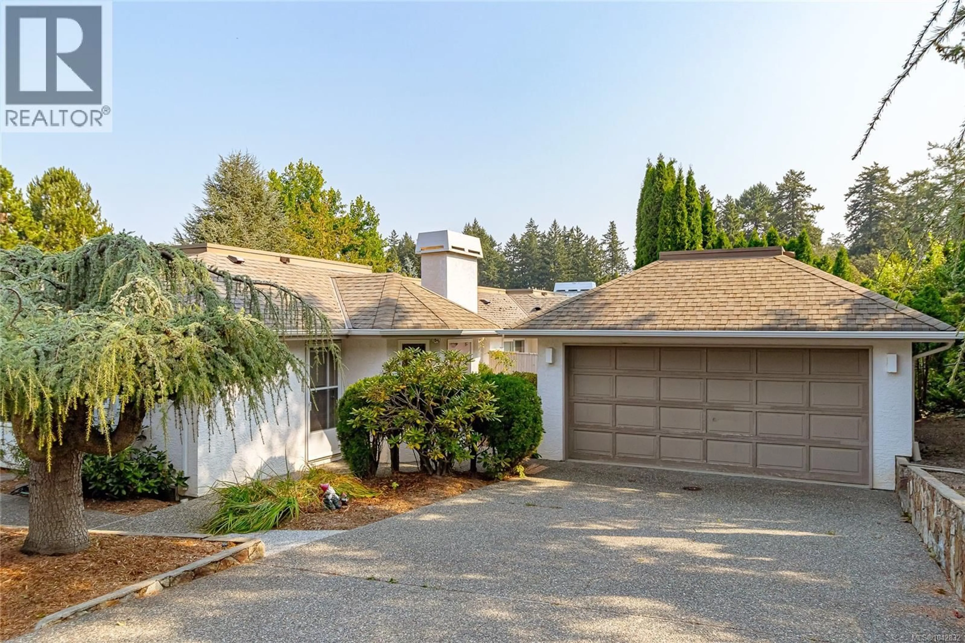 Unknown for 1096 VALEWOOD TRAIL, Saanich British Columbia V8X5E3