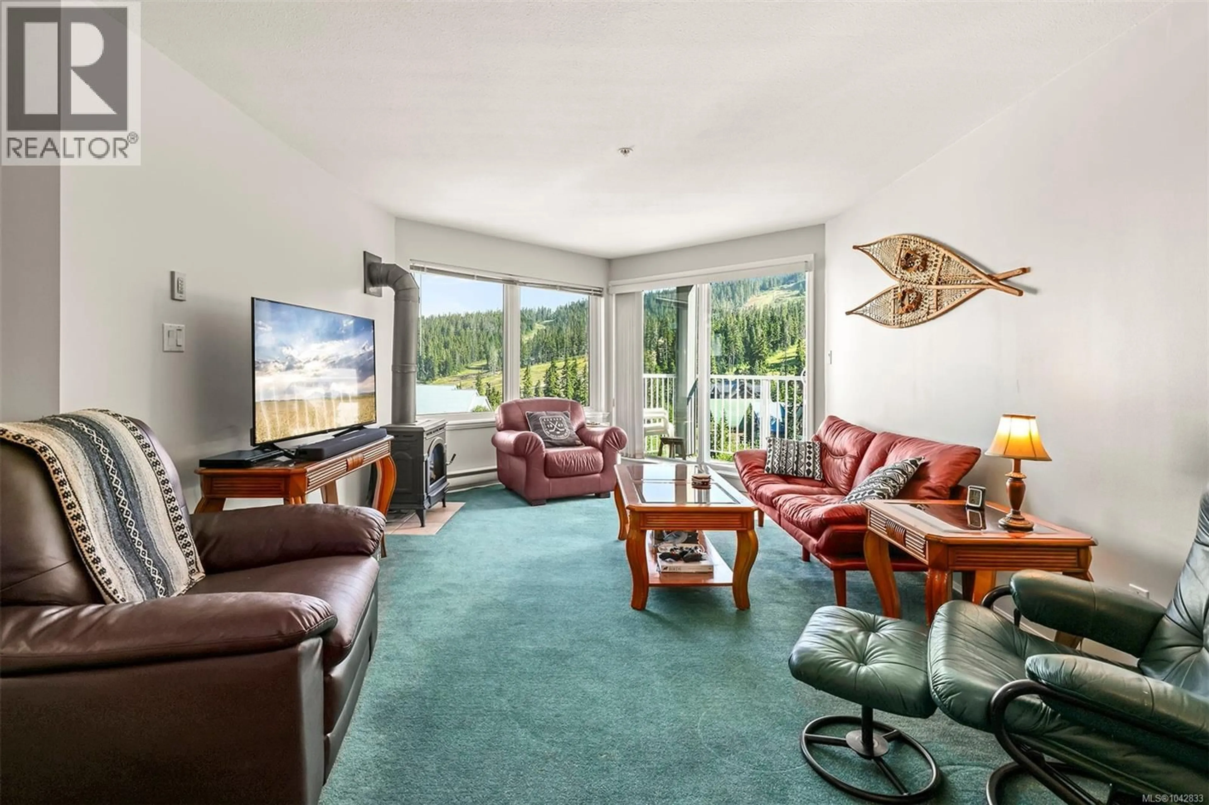Living room with furniture, unknown for 215 - 1320 HENRY ROAD, Courtenay British Columbia V9J1L0