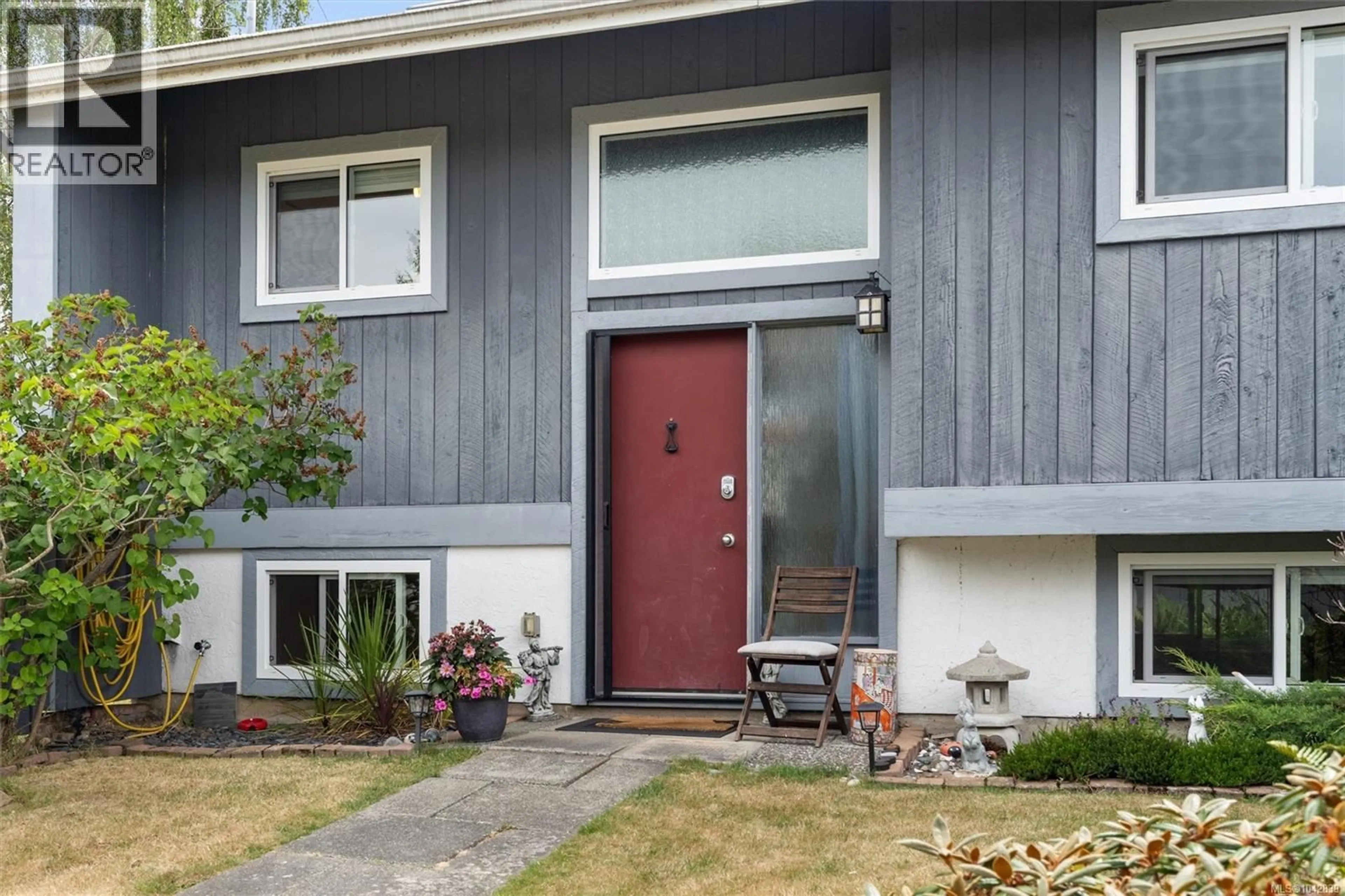 Home with vinyl exterior material, street for 7 - 4391 TORQUAY DRIVE, Saanich British Columbia V8N3L3