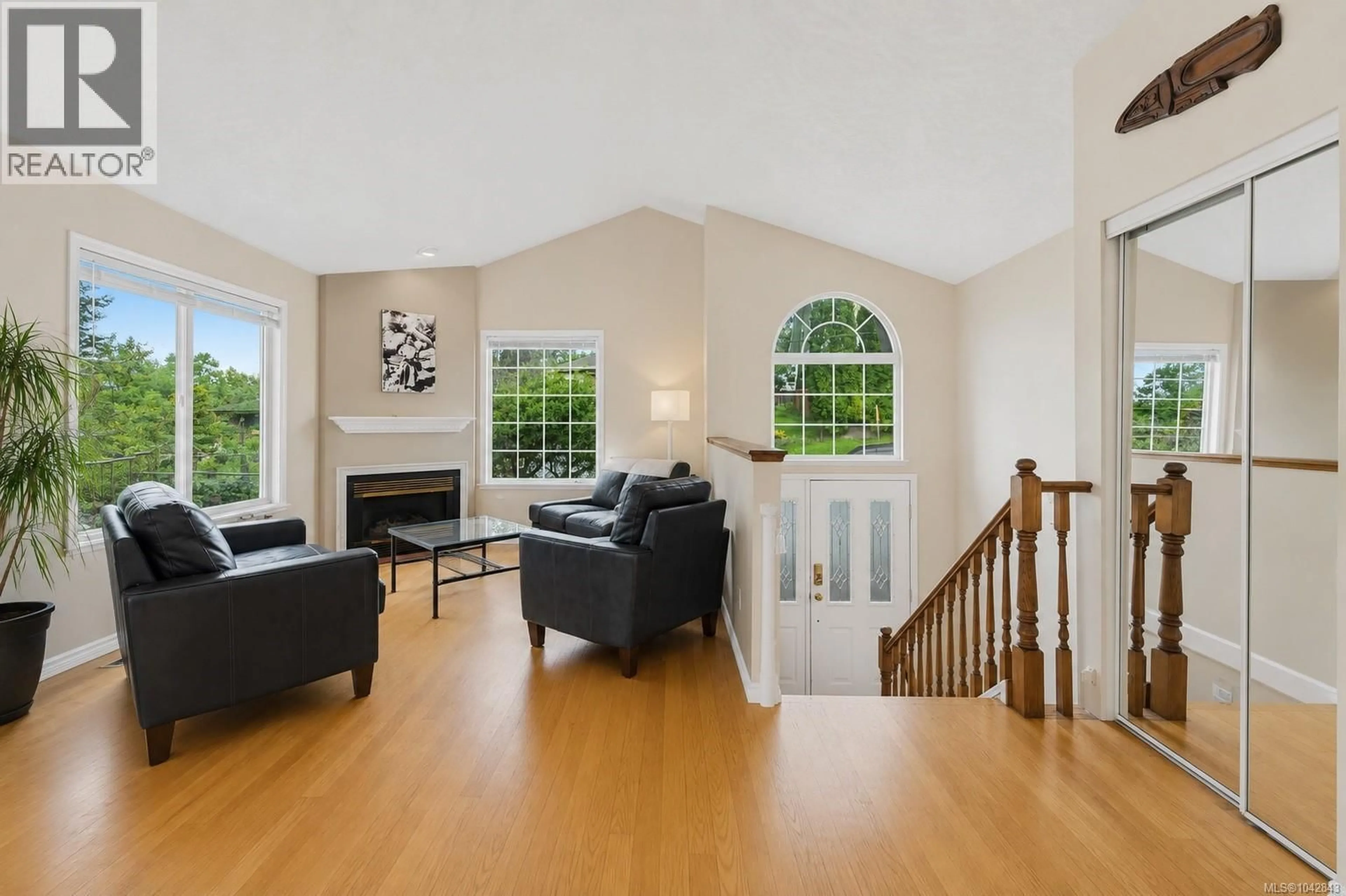 Living room with furniture, unknown for 840 TILLICUM ROAD, Esquimalt British Columbia V9A1Z7
