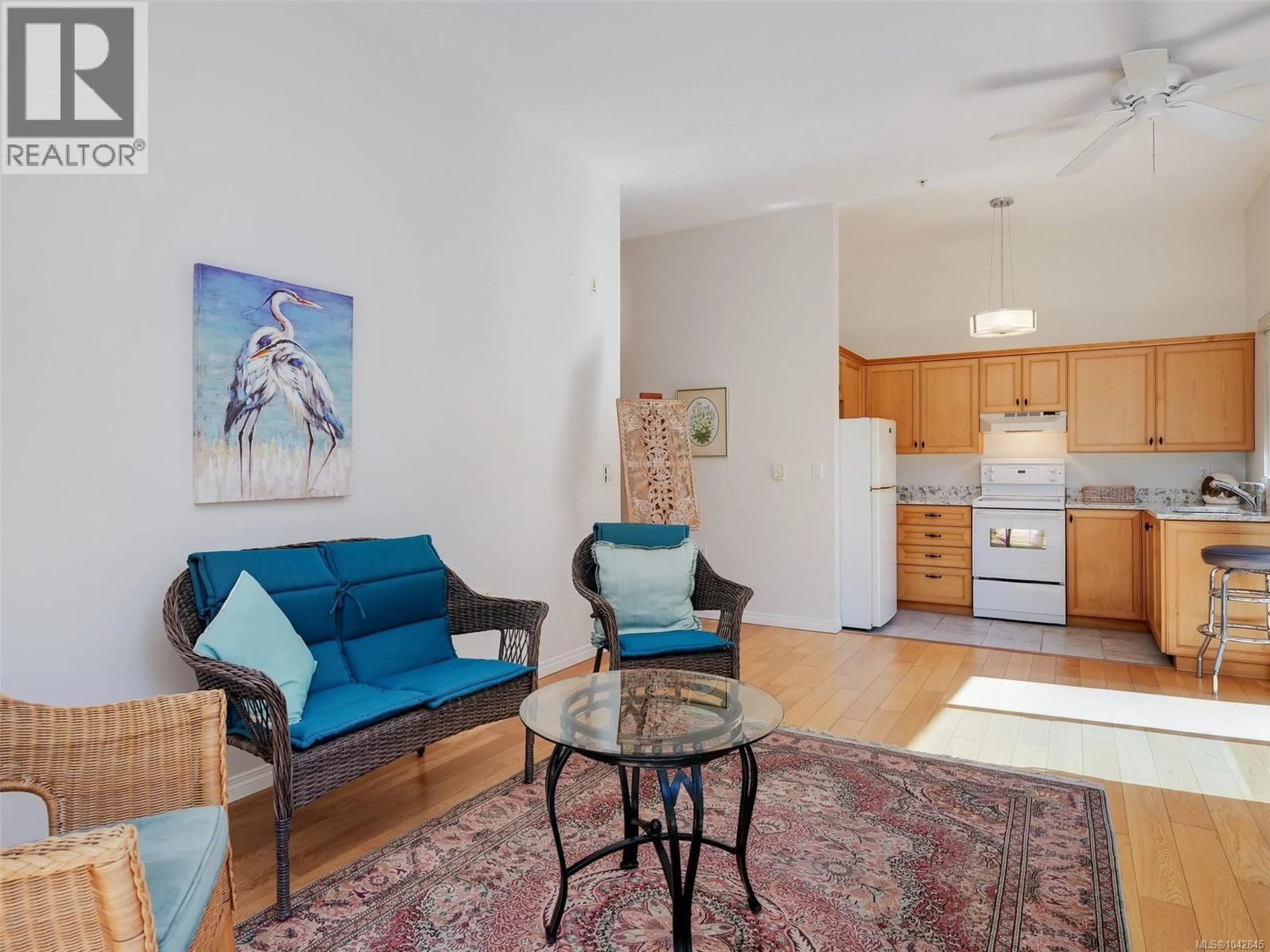 Living room with furniture, unknown for 106 - 455 KINGSTON STREET, Victoria British Columbia V8V1V8