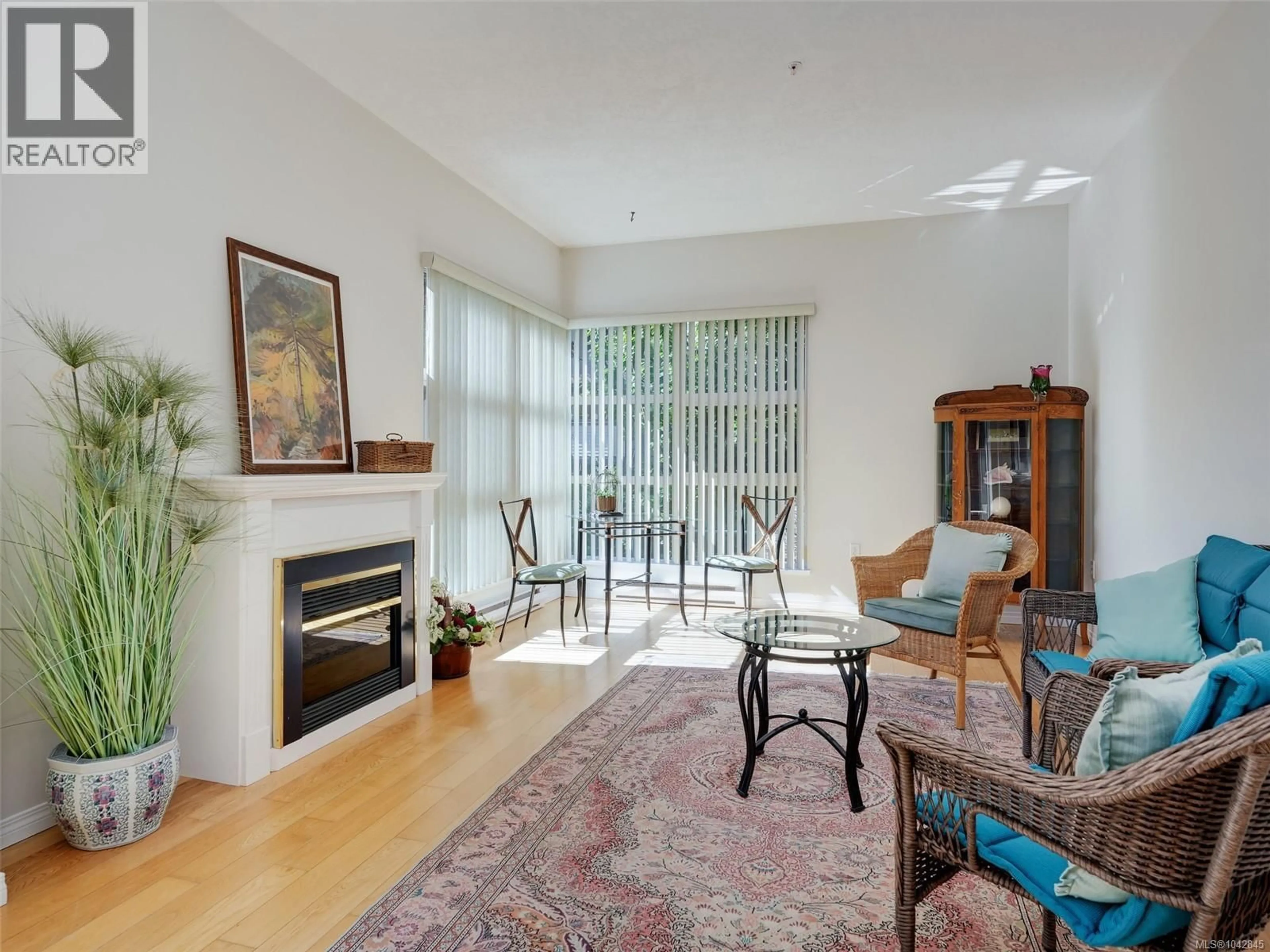 Living room with furniture, unknown for 106 - 455 KINGSTON STREET, Victoria British Columbia V8V1V8