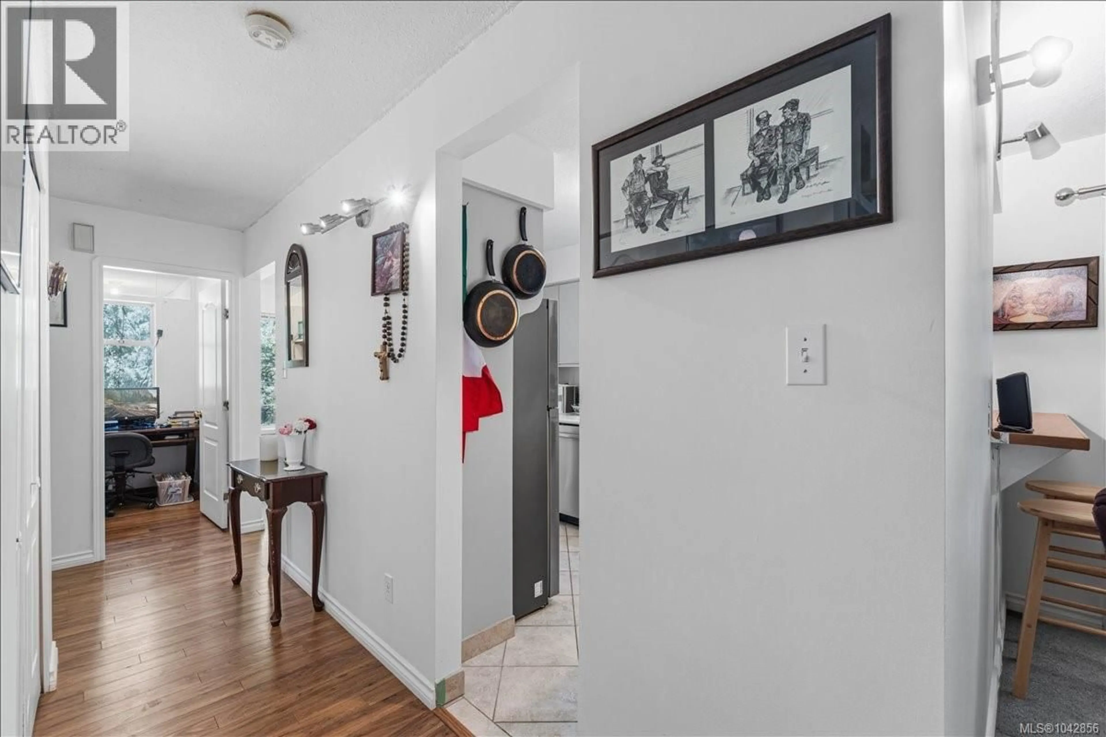 Indoor entryway for 1530 PACIFIC CRESCENT, French Creek British Columbia V9P1X6