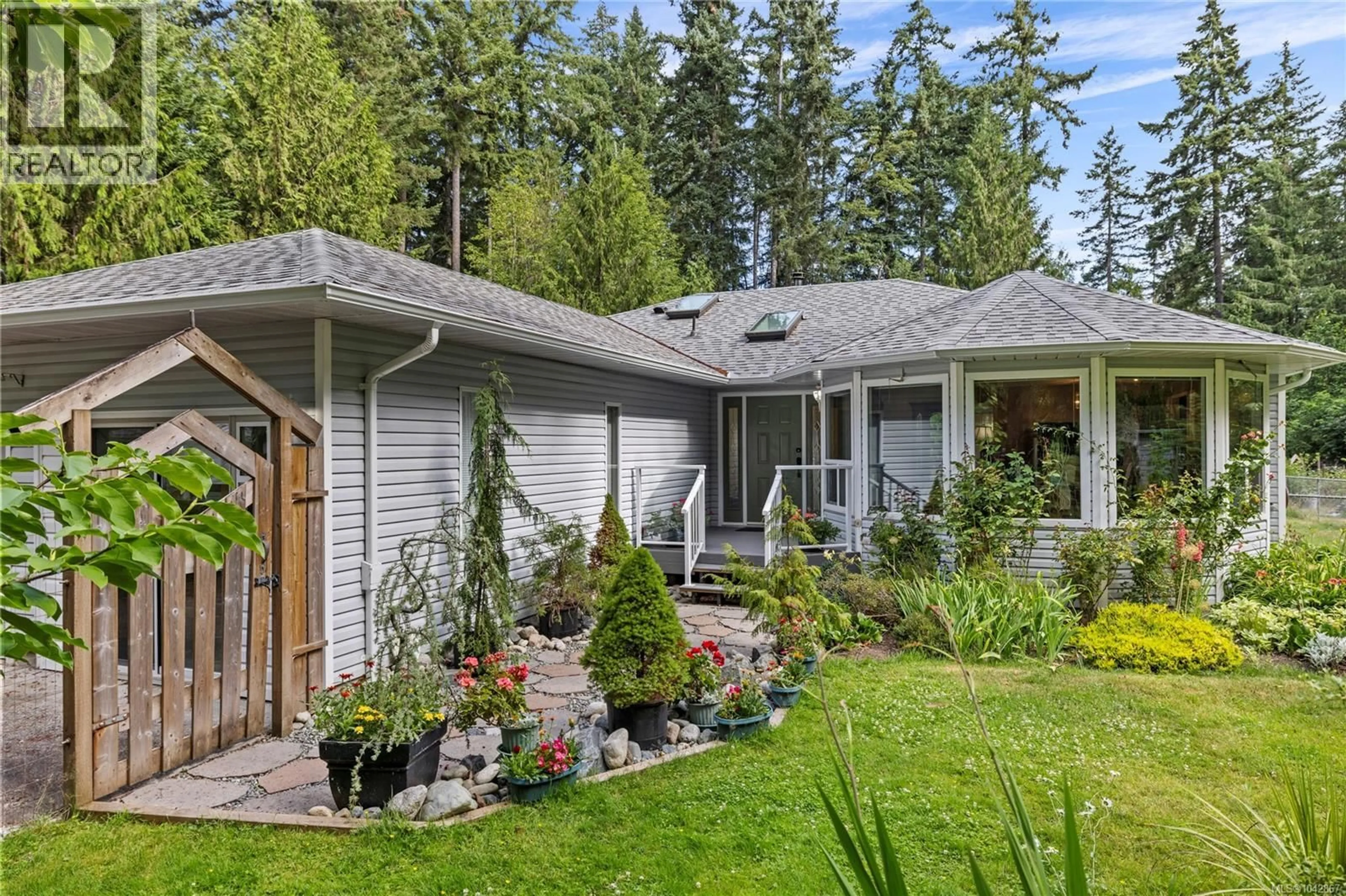 Home with vinyl exterior material, unknown for 3198 MELON ROAD, Hilliers British Columbia V9K2J5
