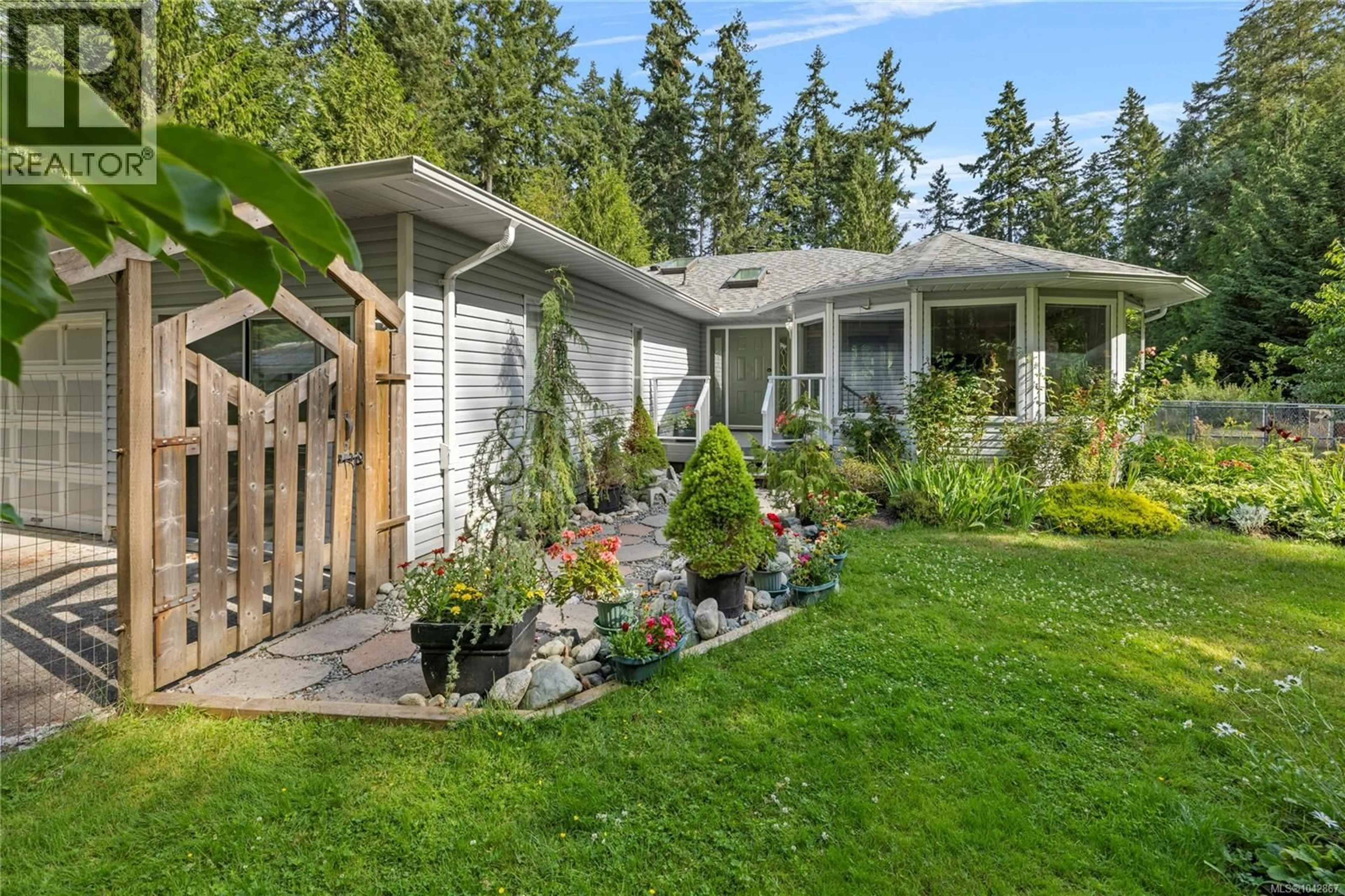 Home with vinyl exterior material, street for 3198 MELON ROAD, Hilliers British Columbia V9K2J5