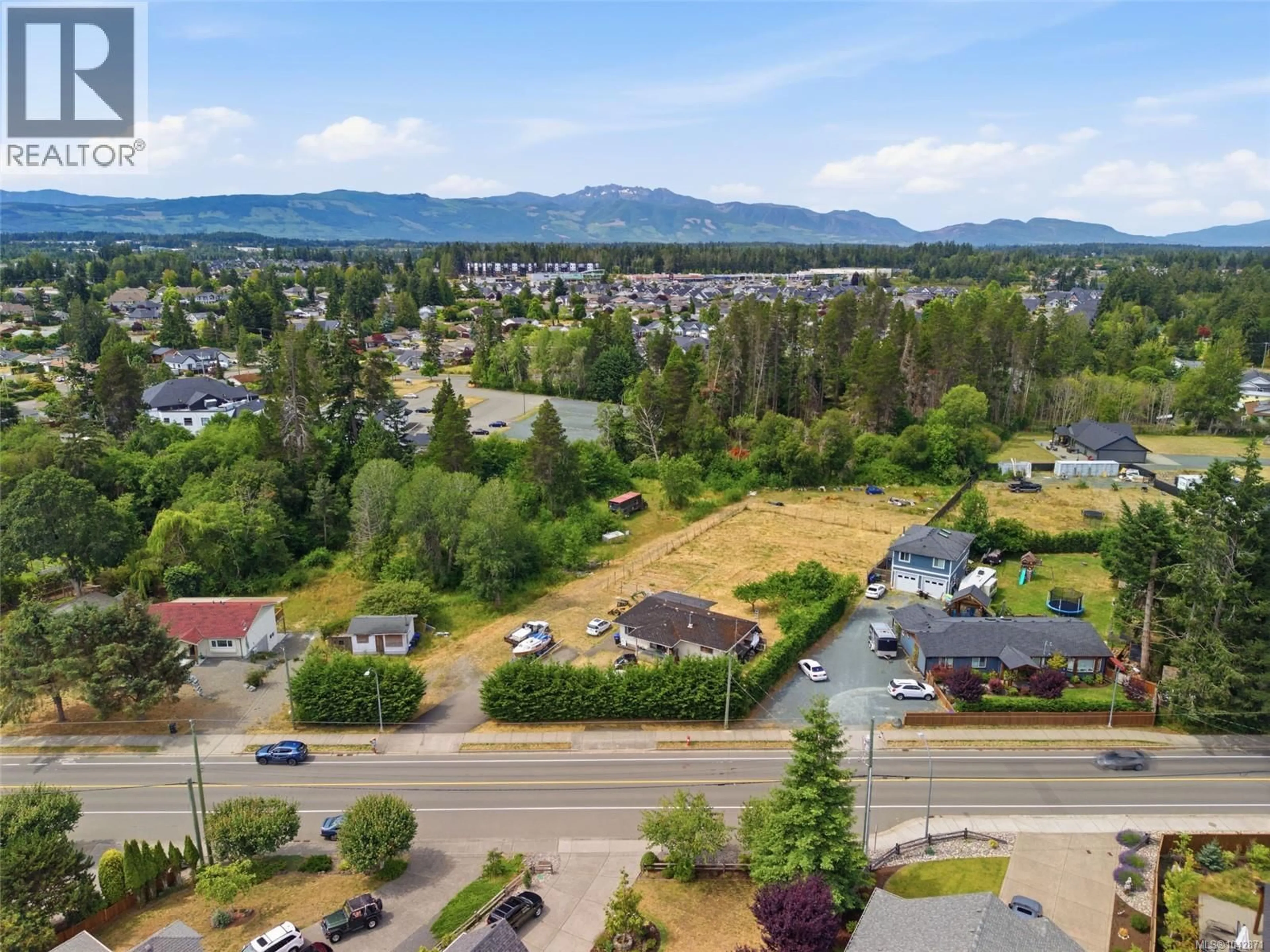 A pic from outside/outdoor area/front of a property/back of a property/a pic from drone, mountain view for 617 TEMPLE STREET, Parksville British Columbia V9P1A5
