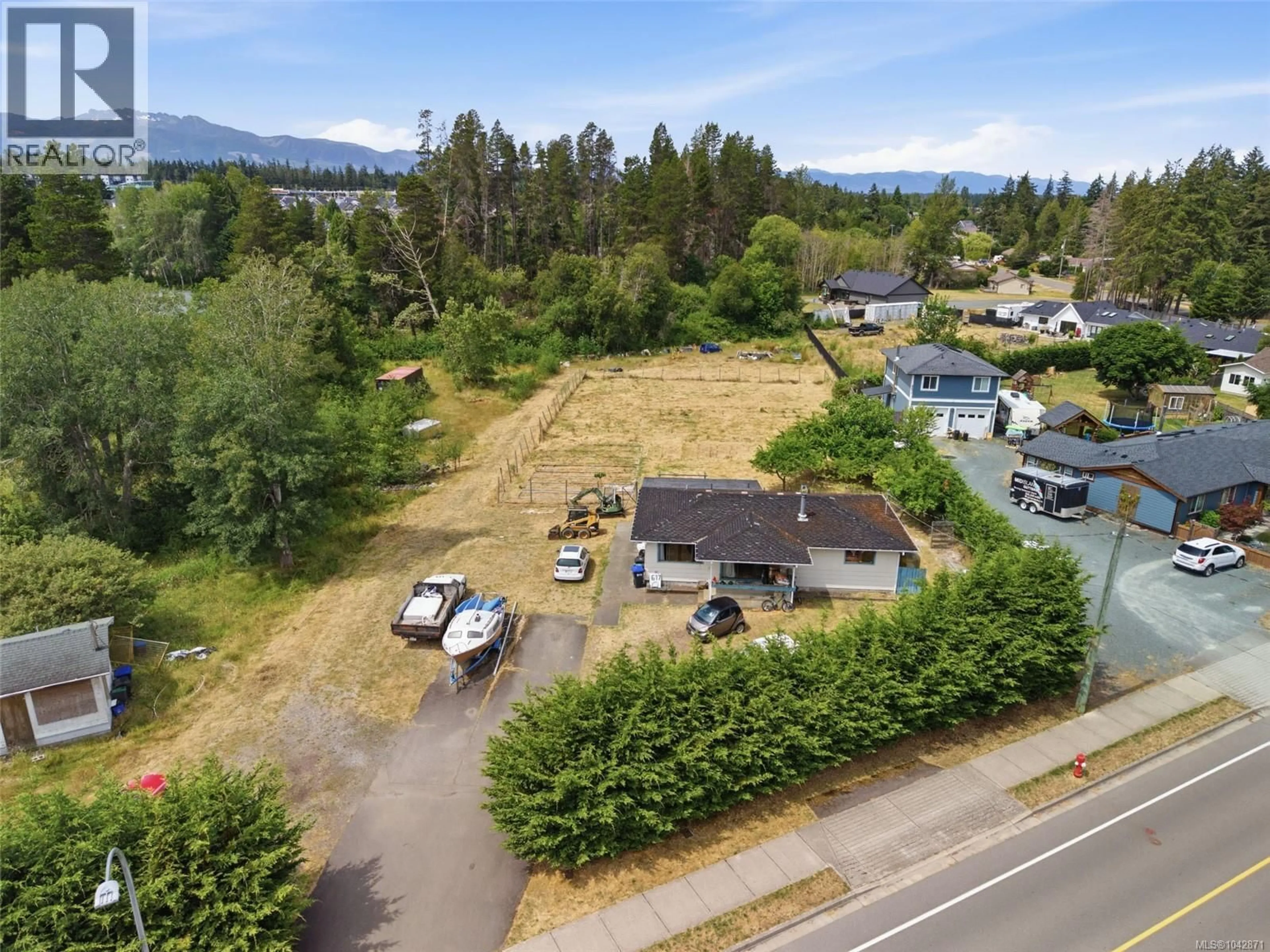 A pic from outside/outdoor area/front of a property/back of a property/a pic from drone, mountain view for 617 TEMPLE STREET, Parksville British Columbia V9P1A5