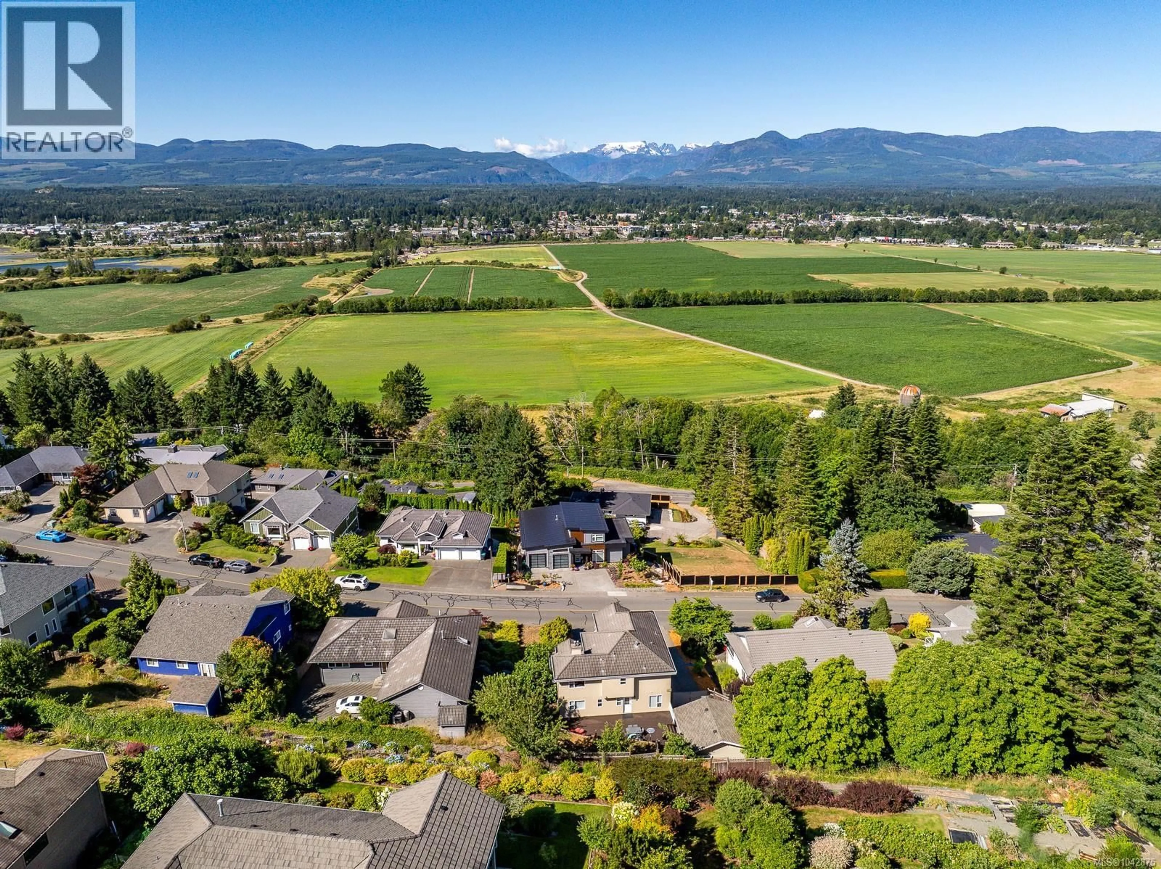 A pic from outside/outdoor area/front of a property/back of a property/a pic from drone, mountain view for 1418 VALLEY VIEW DRIVE, Courtenay British Columbia V9N8T3