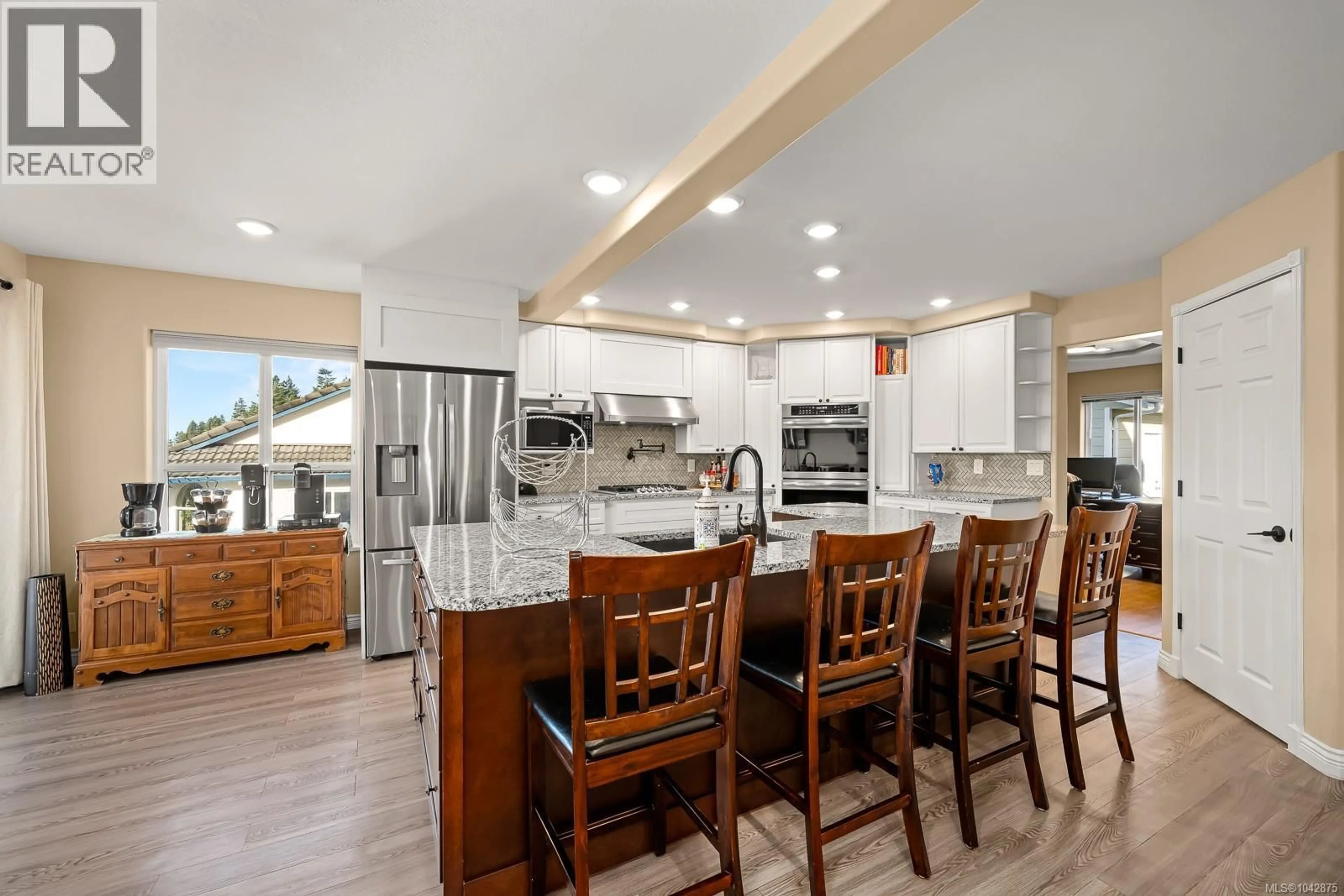 Open concept kitchen, ceramic/tile floor for 1418 VALLEY VIEW DRIVE, Courtenay British Columbia V9N8T3