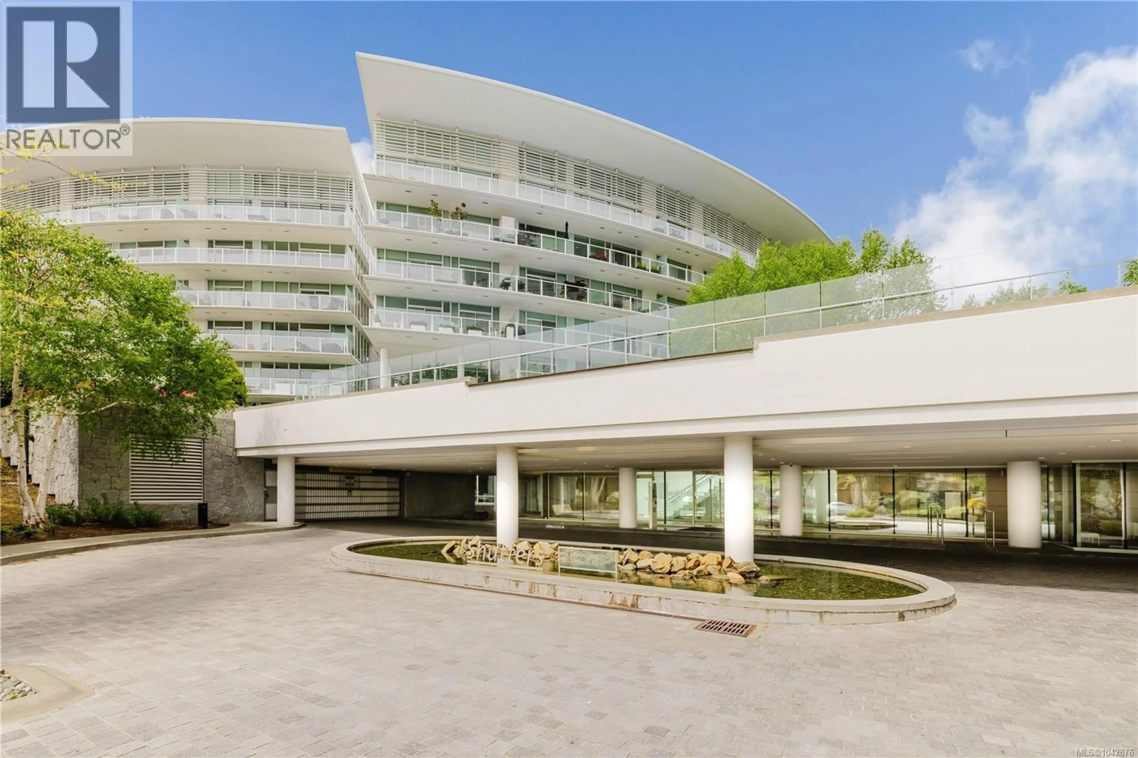 Indoor foyer for 120 - 68 SONGHEES ROAD, Victoria British Columbia V9A0A3