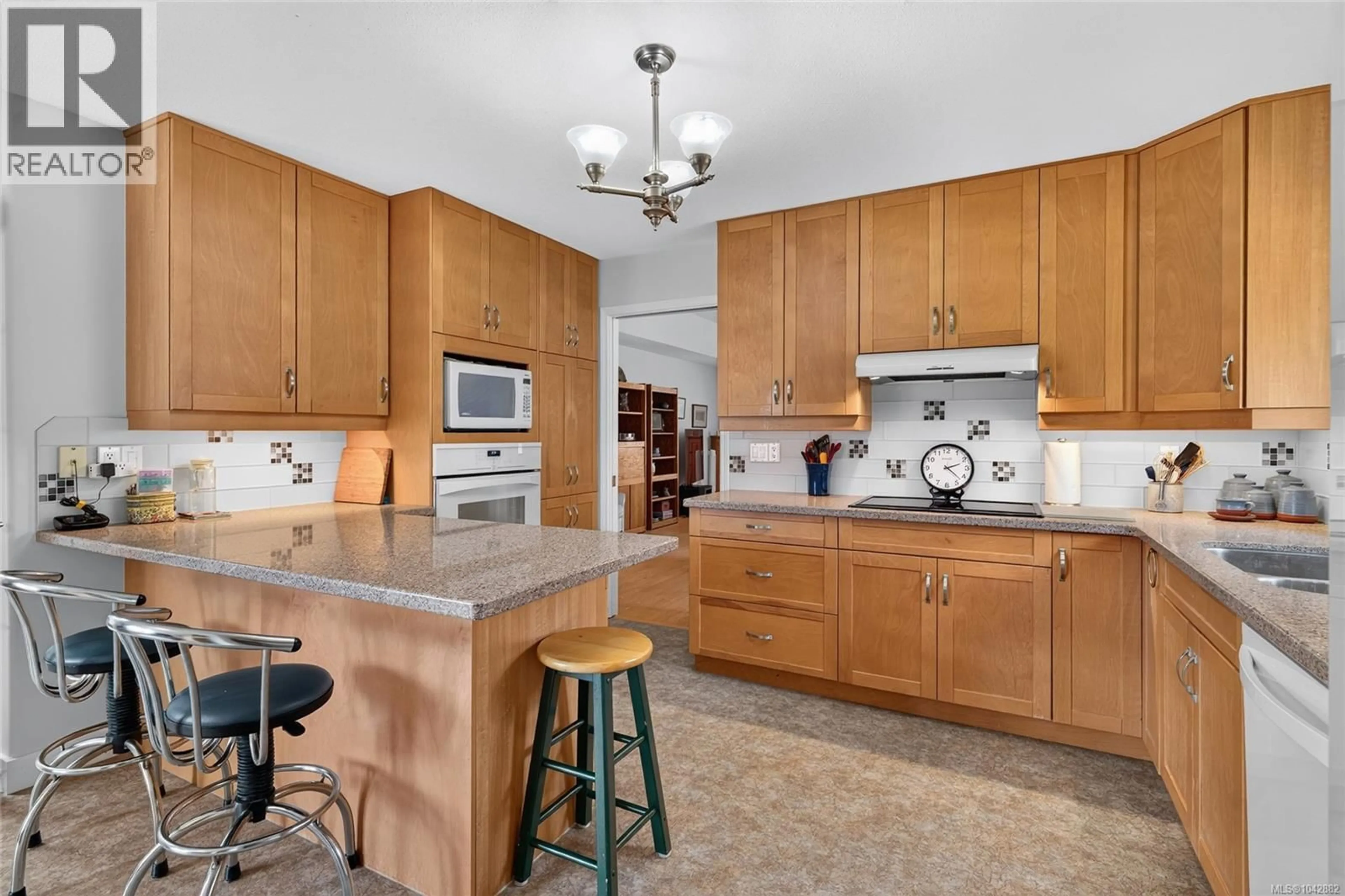 Open concept kitchen, ceramic/tile floor for 6 - 850 ARBUTUS STREET, Qualicum Beach British Columbia V9K2M7