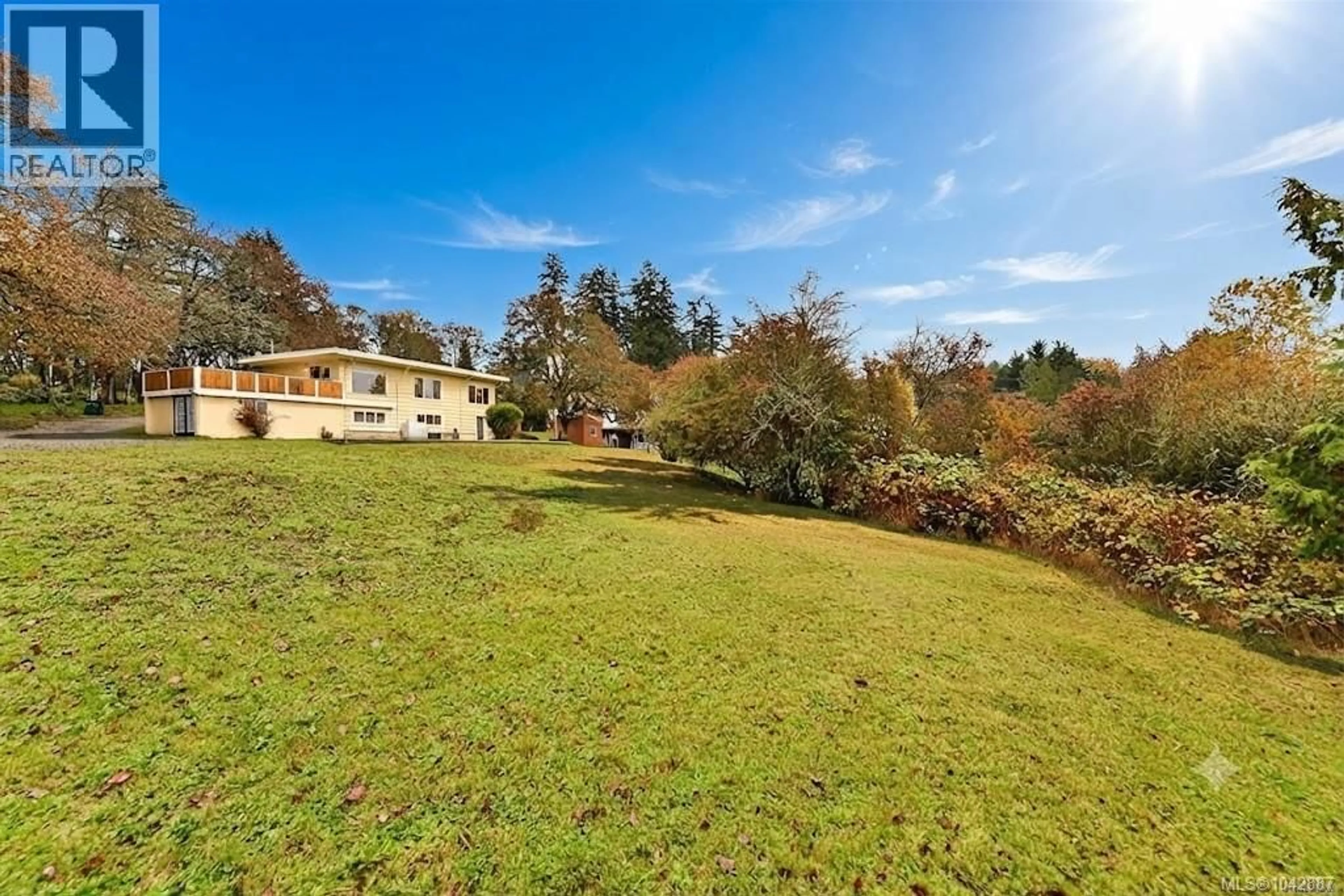 A pic from outside/outdoor area/front of a property/back of a property/a pic from drone, unknown for 4589 SCARBOROUGH ROAD, Saanich British Columbia V8Z5N6